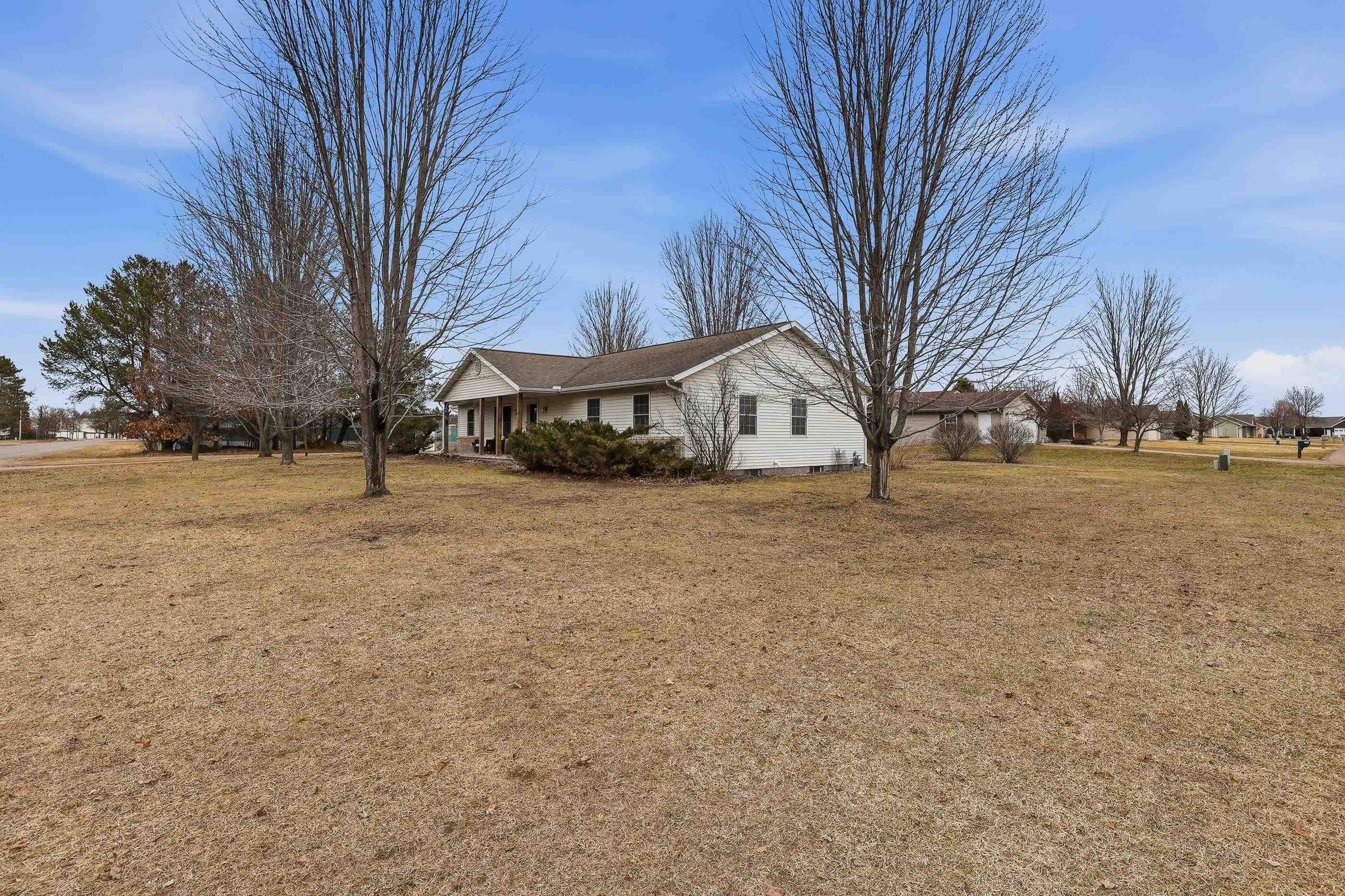 2825 LEAHY AVENUE, Stevens Point, Wisconsin 54481, 4 Bedrooms Bedrooms, ,2 BathroomsBathrooms,Residential,For Sale,2825 LEAHY AVENUE,22600938