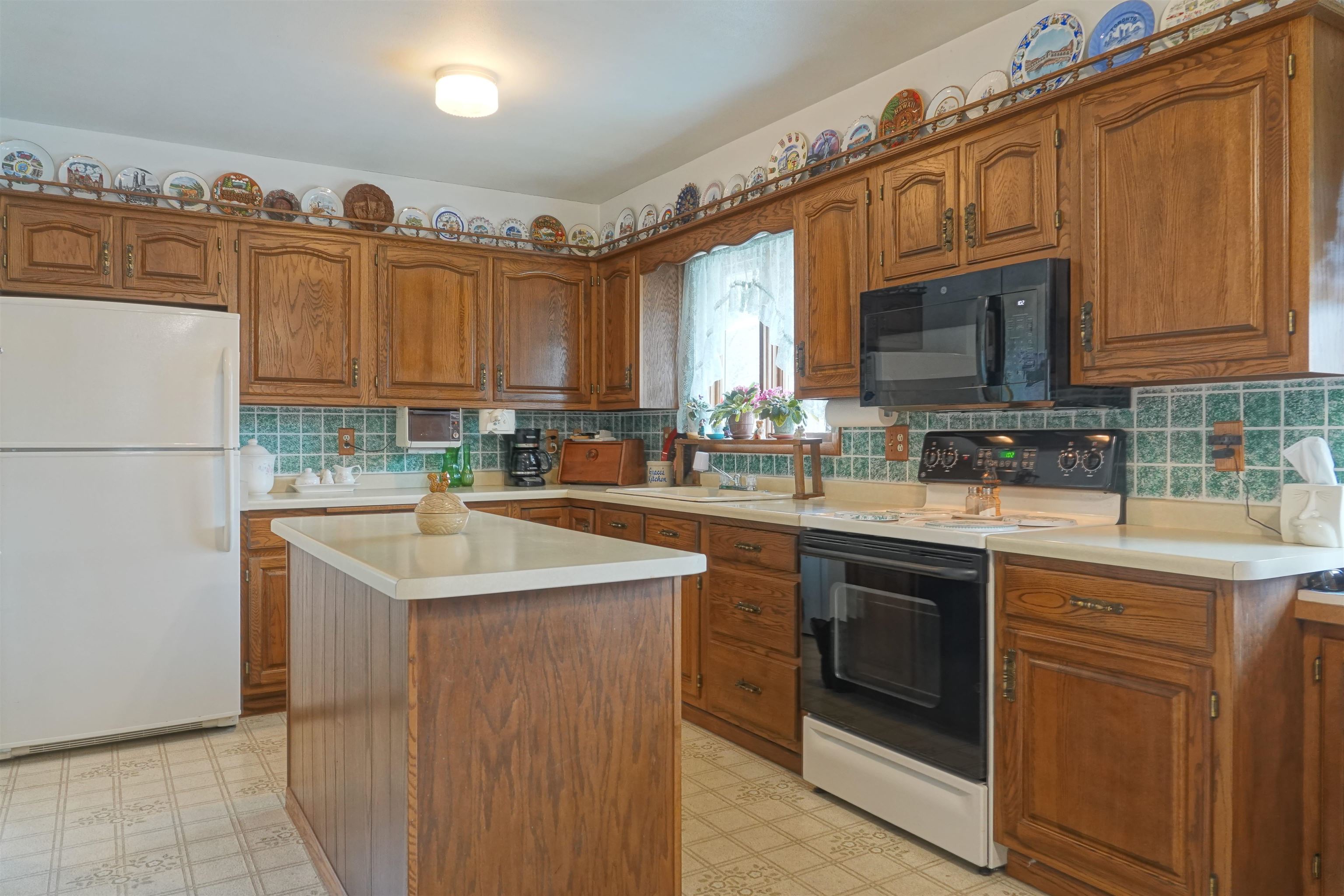 327 S 4TH STREET, Dorchester, Wisconsin 54425, 2 Bedrooms Bedrooms, ,1 BathroomBathrooms,Residential,For Sale,327 S 4TH STREET,22600950