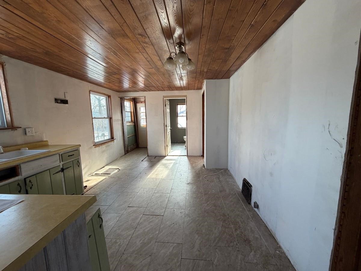 202 E GARFIELD AVENUE, Marion, Wisconsin 54950, 3 Bedrooms Bedrooms, ,1 BathroomBathrooms,Residential,For Sale,202 E GARFIELD AVENUE,22600951
