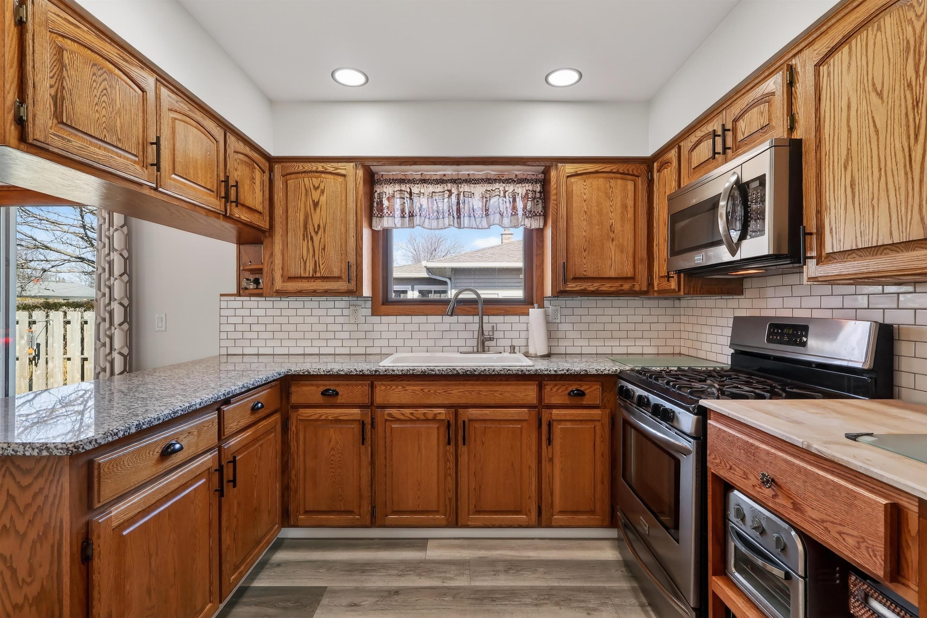 1541 E G STREET, Wisconsin Rapids, Wisconsin 54494, 2 Bedrooms Bedrooms, ,2 BathroomsBathrooms,Residential,For Sale,1541 E G STREET,22600989