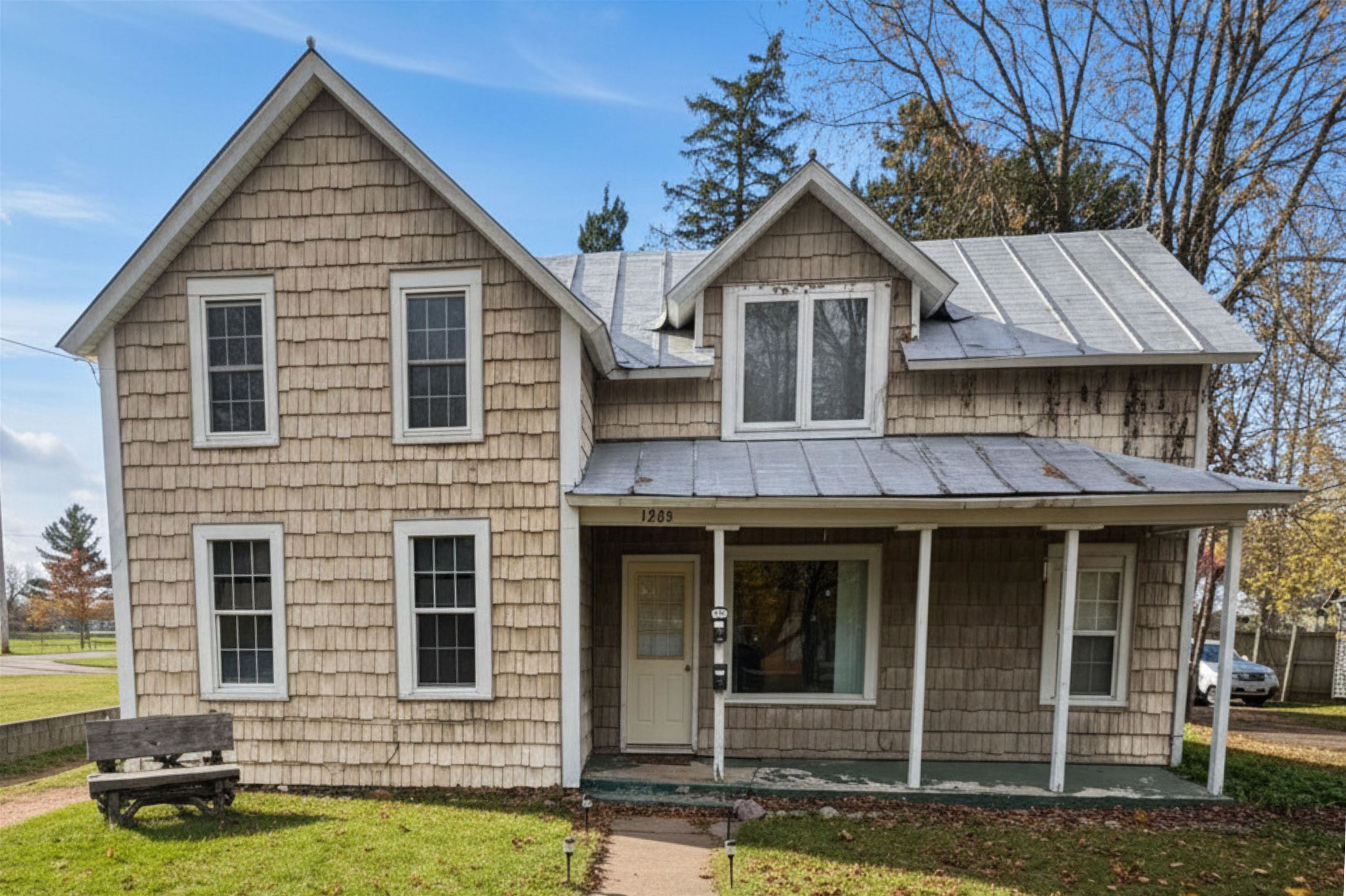 1209+1209A WEST RIVER DRIVE, Stevens Point, Wisconsin 54481, 3 Bedrooms Bedrooms, 5 Rooms Rooms,1 BathroomBathrooms,Multi-family,For Sale,1209+1209A WEST RIVER DRIVE,22601014
