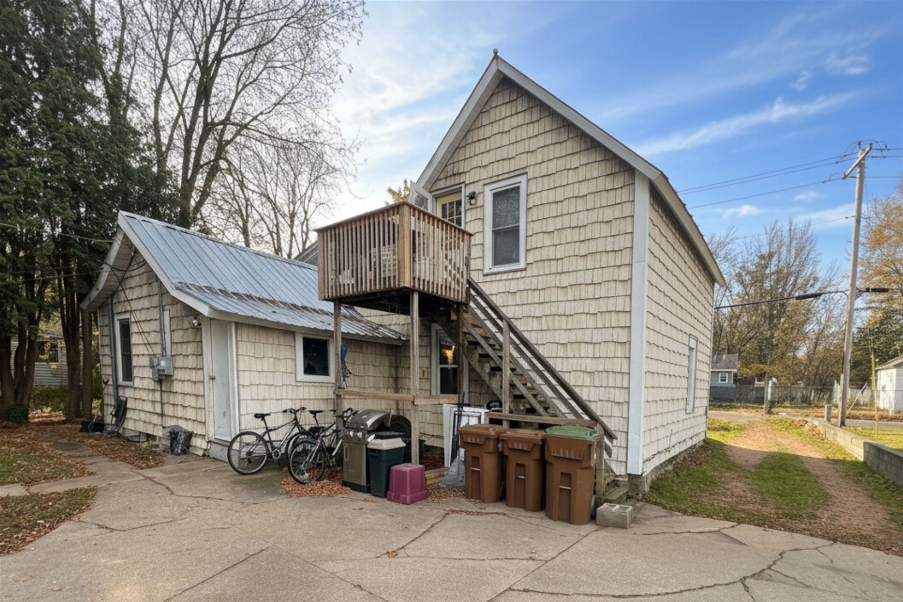 1209+1209A WEST RIVER DRIVE, Stevens Point, Wisconsin 54481, 3 Bedrooms Bedrooms, 5 Rooms Rooms,1 BathroomBathrooms,Multi-family,For Sale,1209+1209A WEST RIVER DRIVE,22601014