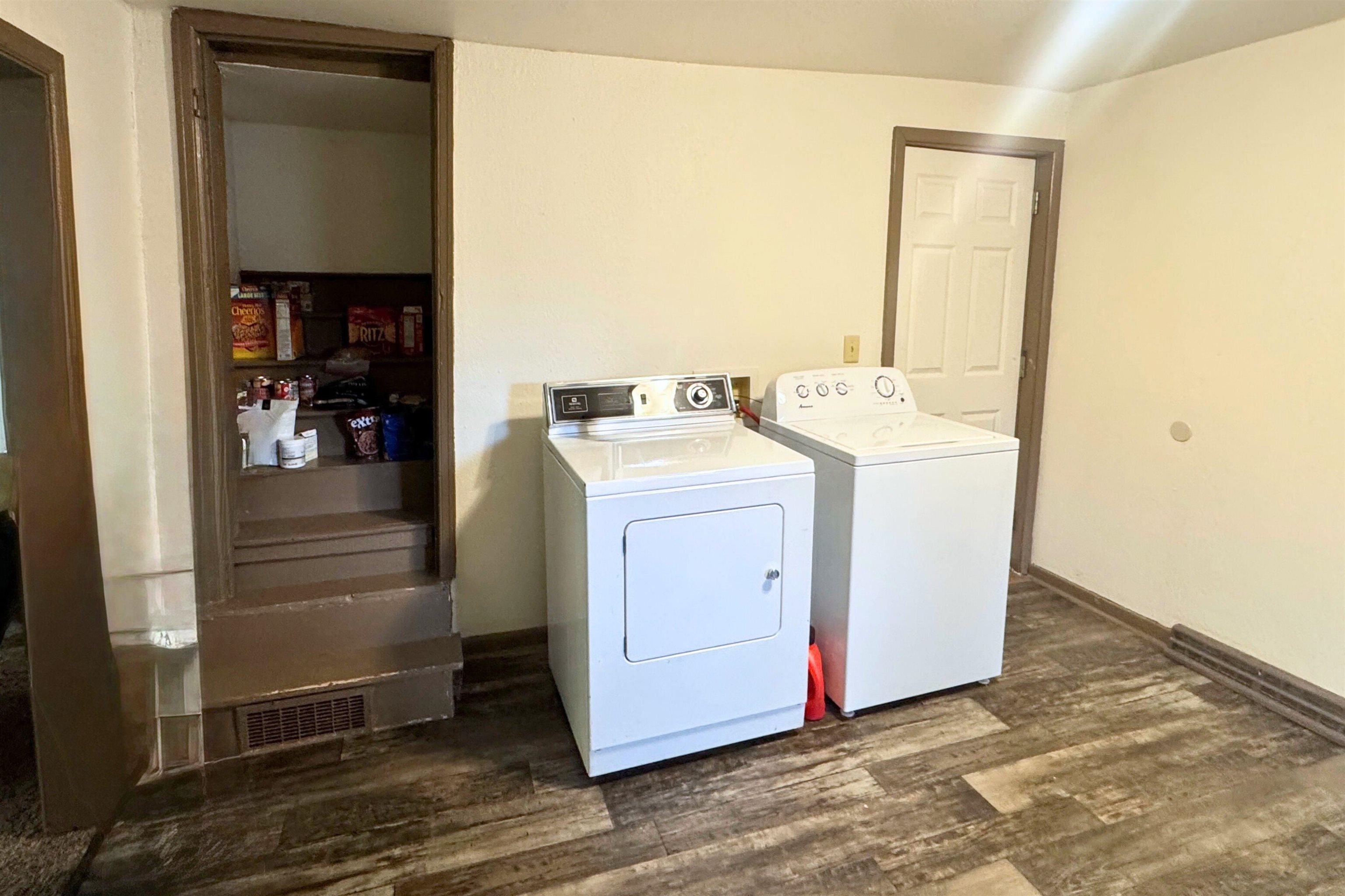 1209+1209A WEST RIVER DRIVE, Stevens Point, Wisconsin 54481, 3 Bedrooms Bedrooms, 5 Rooms Rooms,1 BathroomBathrooms,Multi-family,For Sale,1209+1209A WEST RIVER DRIVE,22601014