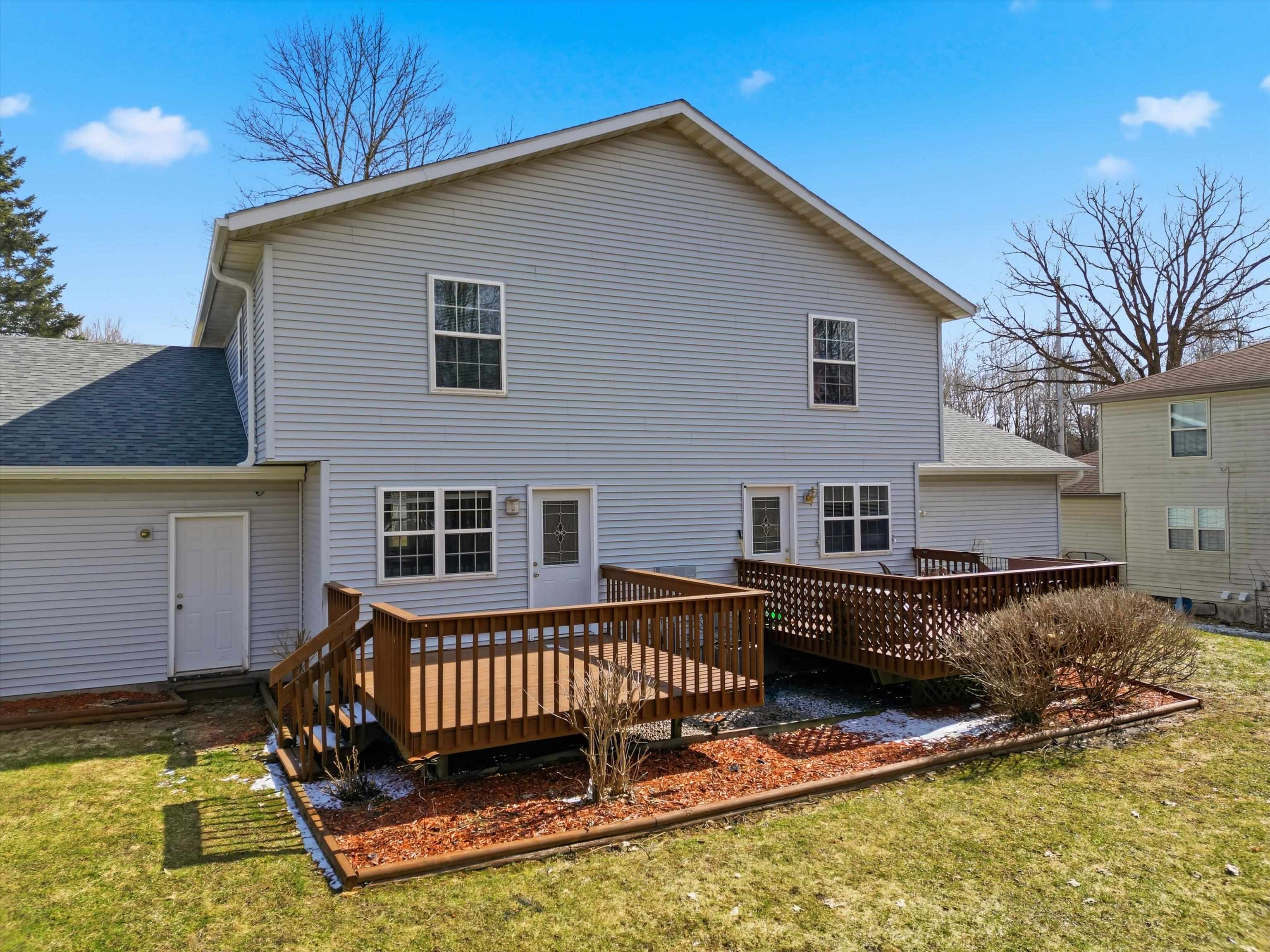 2806-2808 S FELKER AVENUE, Marshfield, Wisconsin 54449, 3 Bedrooms Bedrooms, 7 Rooms Rooms,1.5 BathroomsBathrooms,Multi-family,For Sale,2806-2808 S FELKER AVENUE,22601017