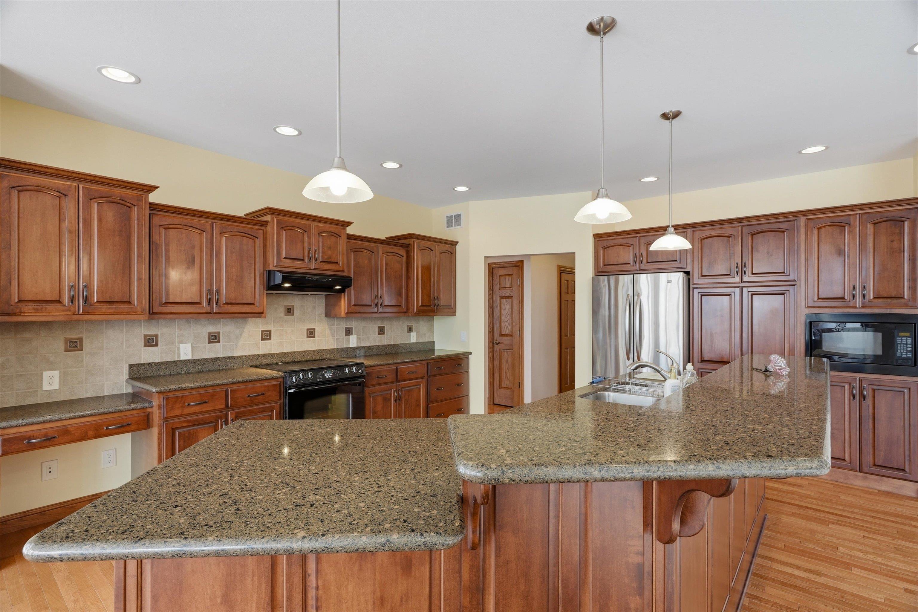 1137 W RIDGE ROAD, Marshfield, Wisconsin 54449, 4 Bedrooms Bedrooms, ,3 BathroomsBathrooms,Residential,For Sale,1137 W RIDGE ROAD,22601025