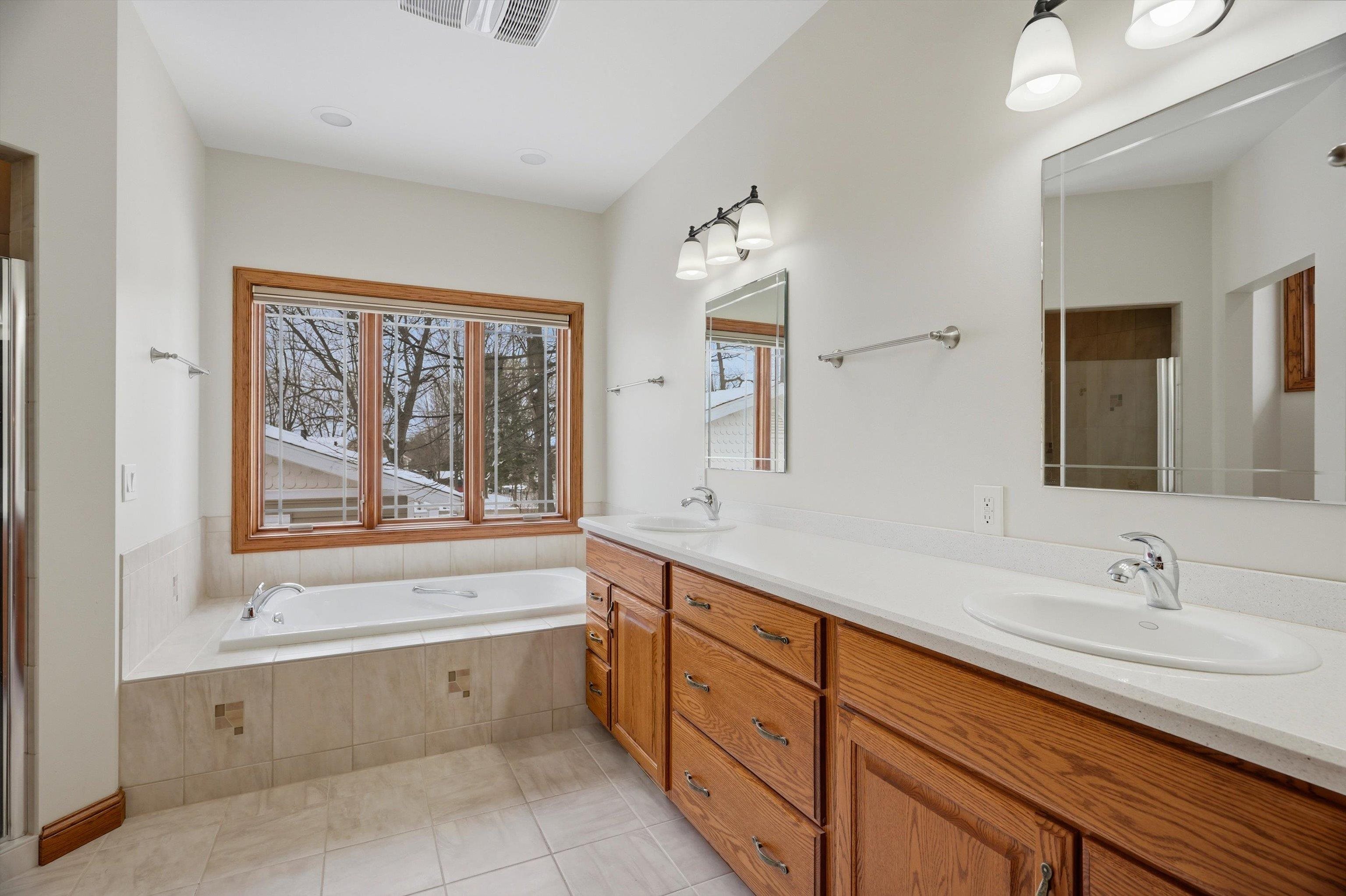 1137 W RIDGE ROAD, Marshfield, Wisconsin 54449, 4 Bedrooms Bedrooms, ,3 BathroomsBathrooms,Residential,For Sale,1137 W RIDGE ROAD,22601025