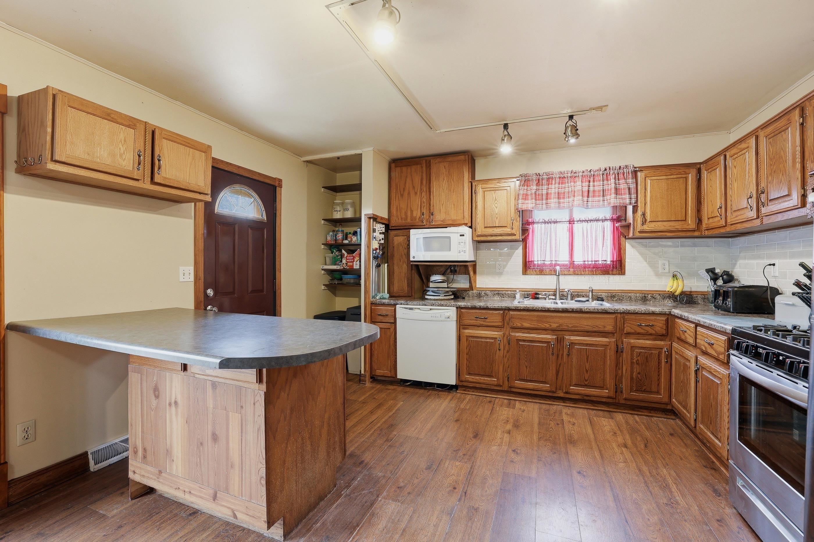 2924 LINDBERGH AVENUE, Stevens Point, Wisconsin 54481, 4 Bedrooms Bedrooms, ,2 BathroomsBathrooms,Residential,For Sale,2924 LINDBERGH AVENUE,22601048