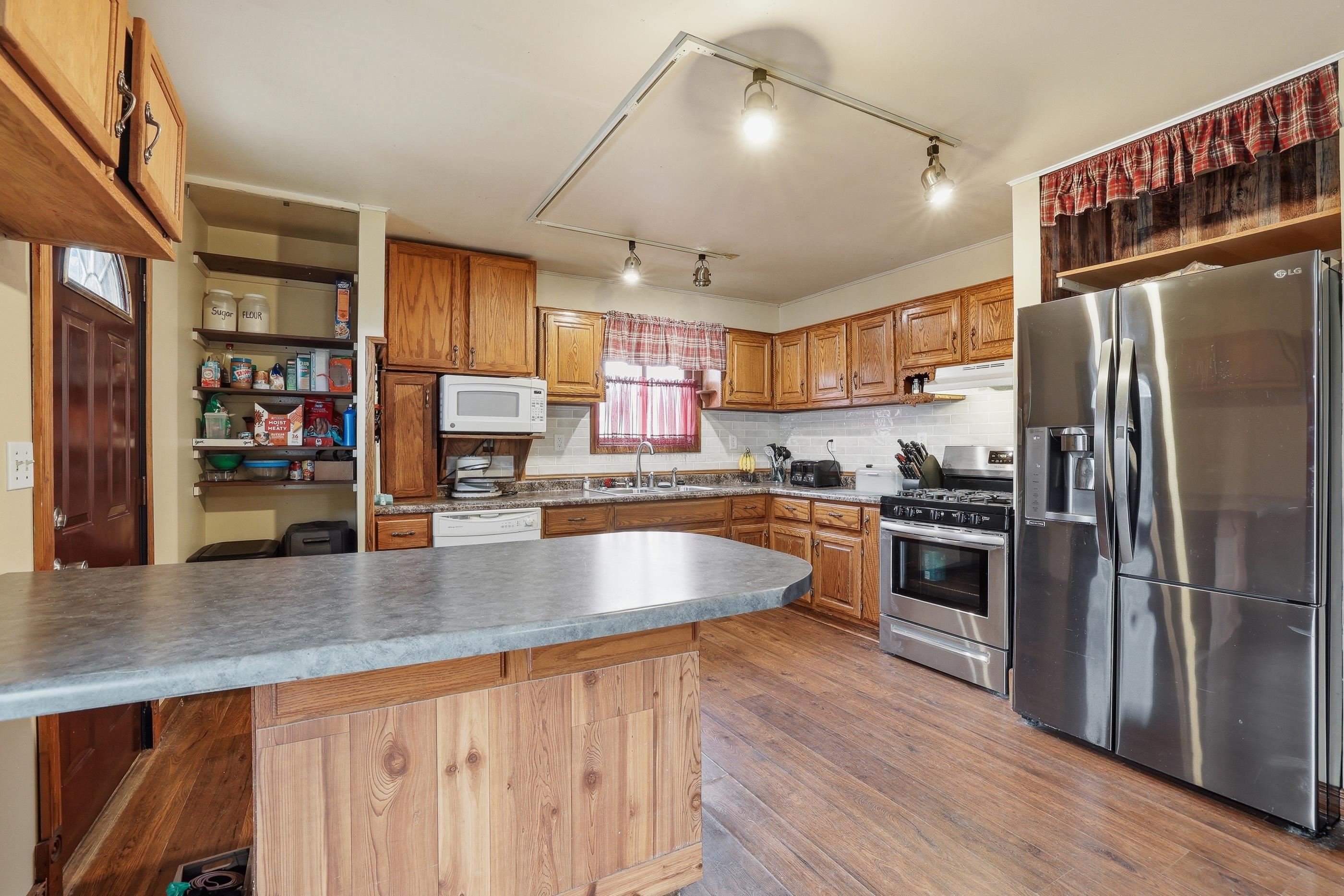 2924 LINDBERGH AVENUE, Stevens Point, Wisconsin 54481, 4 Bedrooms Bedrooms, ,2 BathroomsBathrooms,Residential,For Sale,2924 LINDBERGH AVENUE,22601048