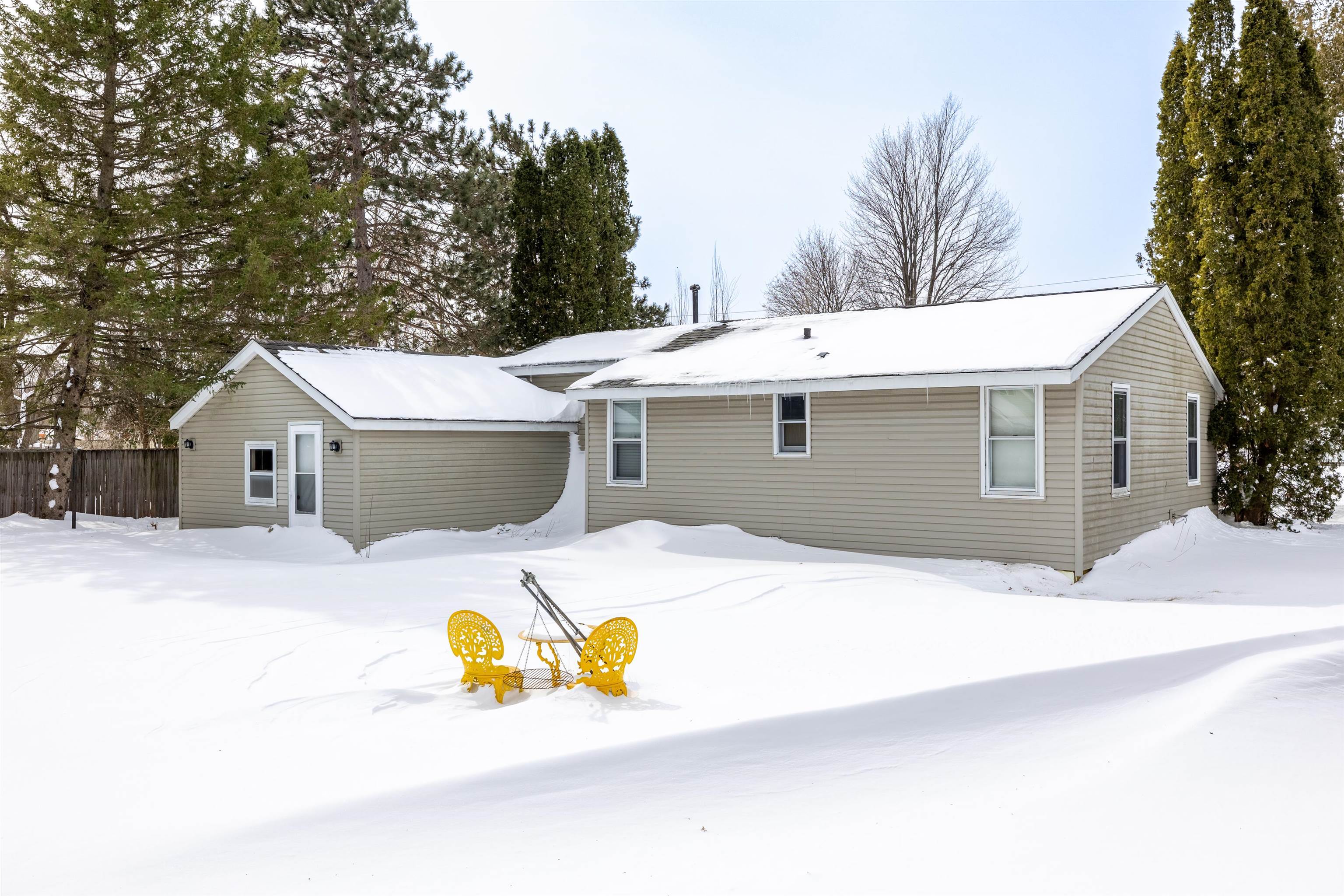 2281 S 5TH STREET, Wisconsin Rapids, Wisconsin 54494, 2 Bedrooms Bedrooms, ,1 BathroomBathrooms,Residential,For Sale,2281 S 5TH STREET,22601050