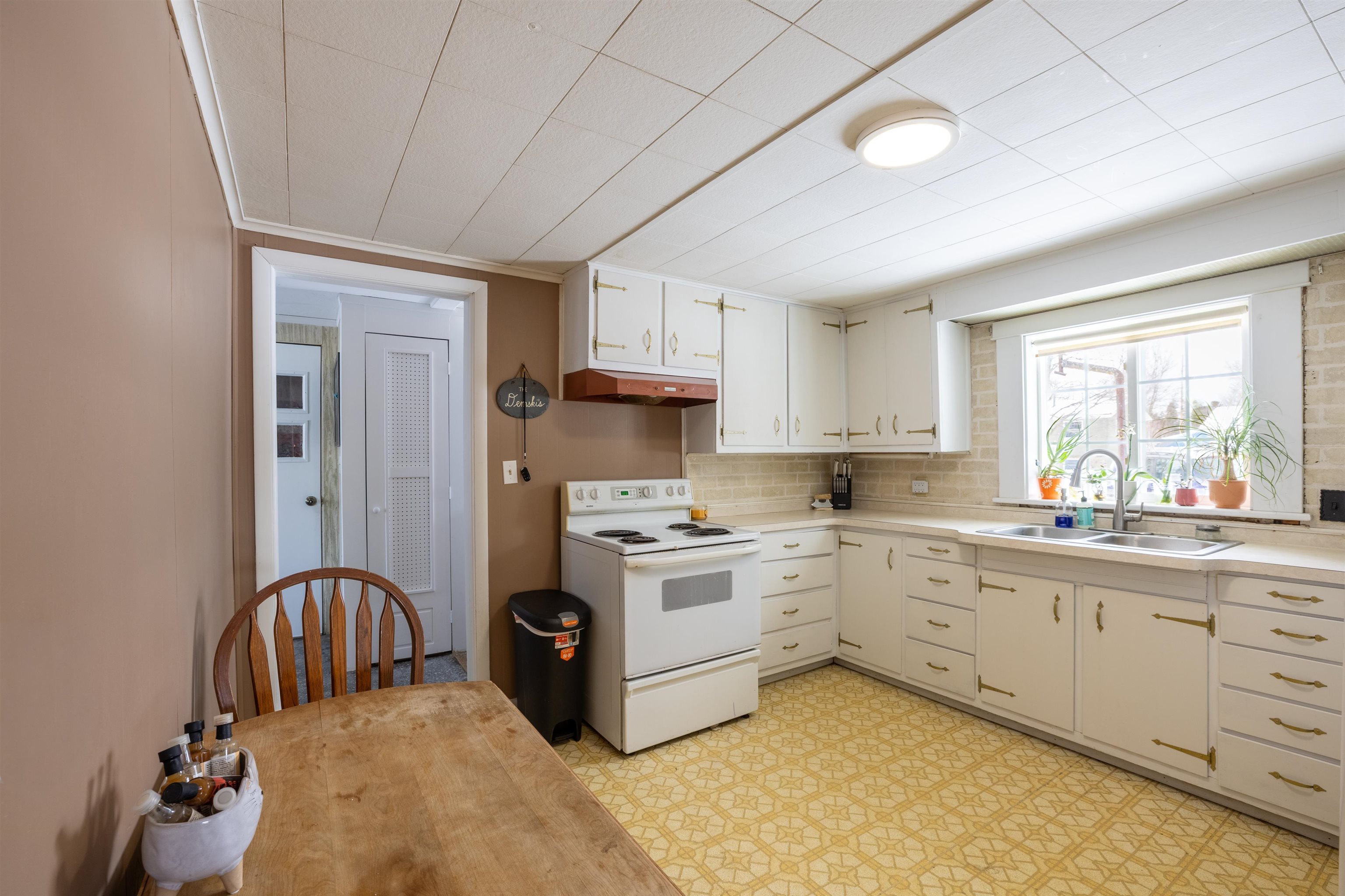 2281 S 5TH STREET, Wisconsin Rapids, Wisconsin 54494, 2 Bedrooms Bedrooms, ,1 BathroomBathrooms,Residential,For Sale,2281 S 5TH STREET,22601050
