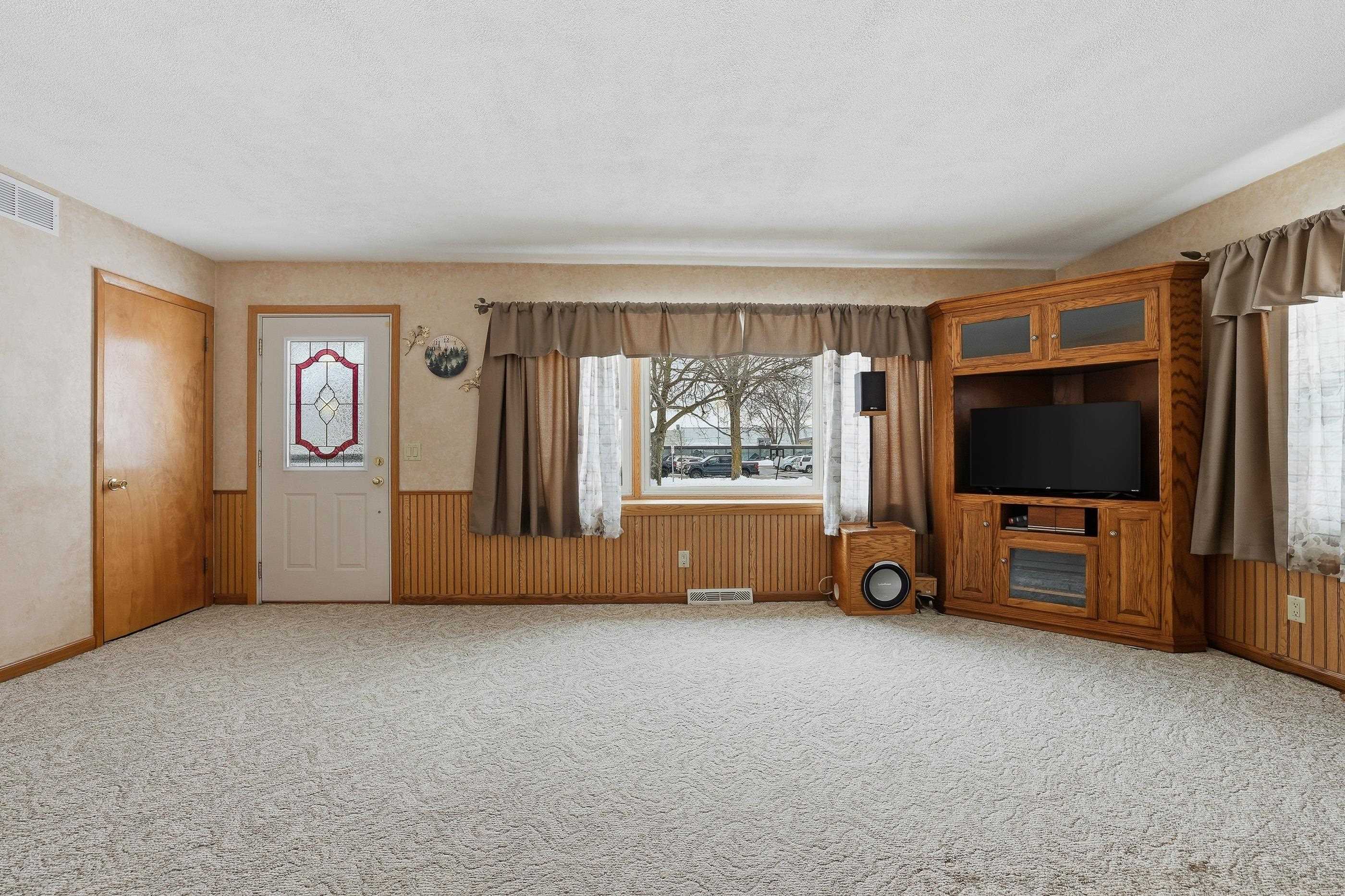 2900 DIXON STREET, Stevens Point, Wisconsin 54481, 3 Bedrooms Bedrooms, ,2 BathroomsBathrooms,Residential,For Sale,2900 DIXON STREET,22601067