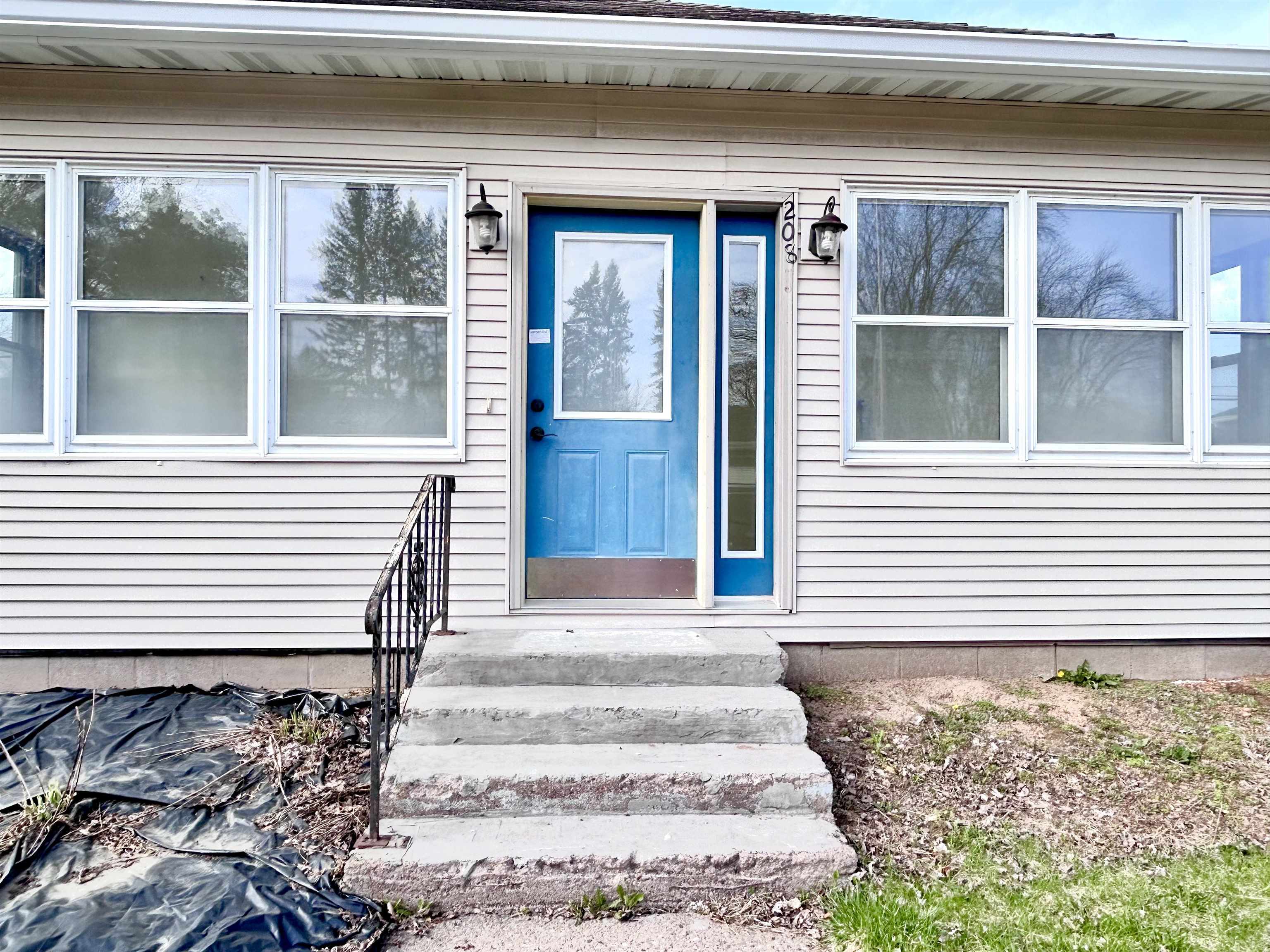 208 W CLARK STREET, Spencer, Wisconsin 54479, 2 Bedrooms Bedrooms, ,1 BathroomBathrooms,Residential,For Sale,208 W CLARK STREET,22601086