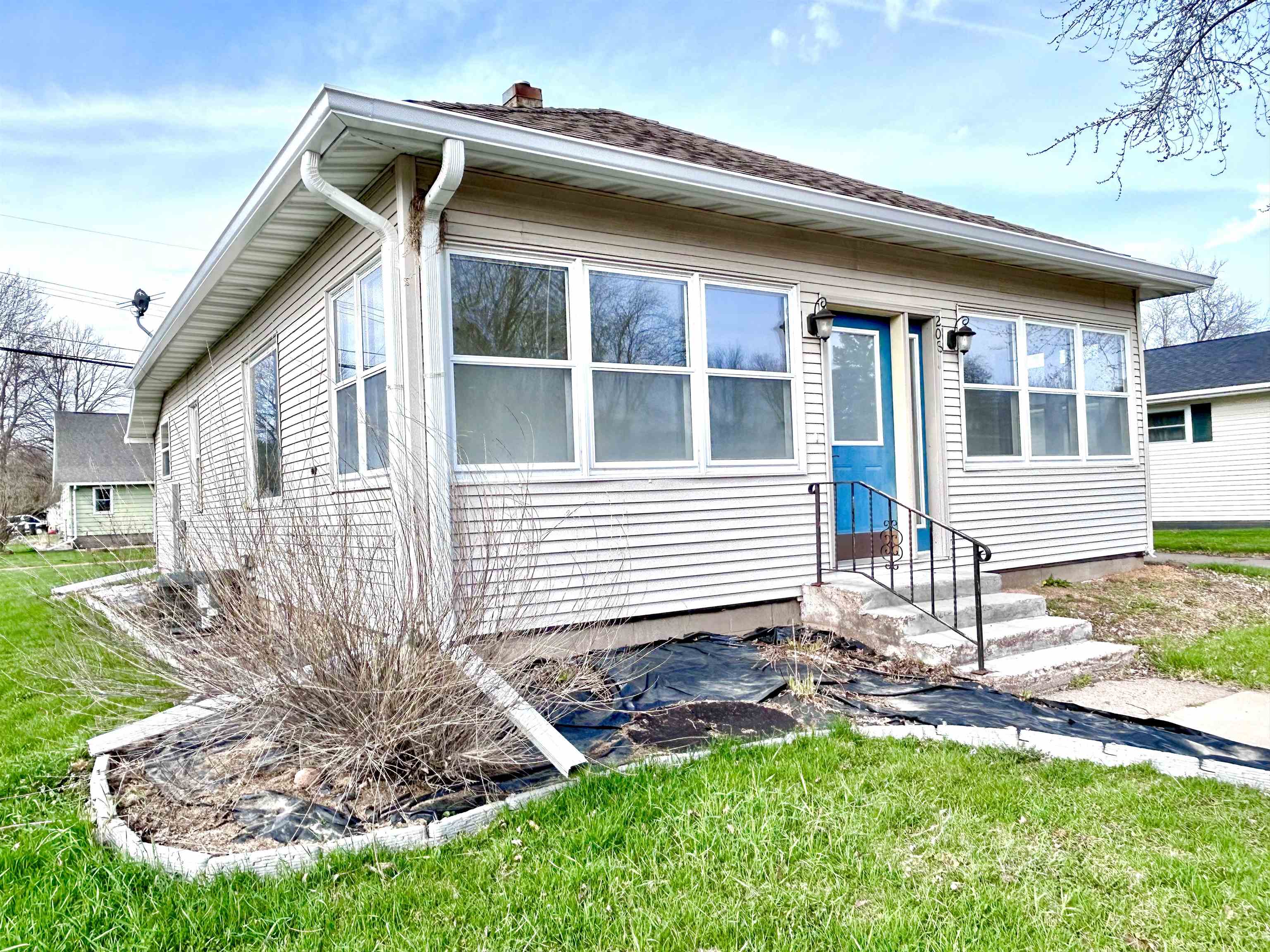 208 W CLARK STREET, Spencer, Wisconsin 54479, 2 Bedrooms Bedrooms, ,1 BathroomBathrooms,Residential,For Sale,208 W CLARK STREET,22601086