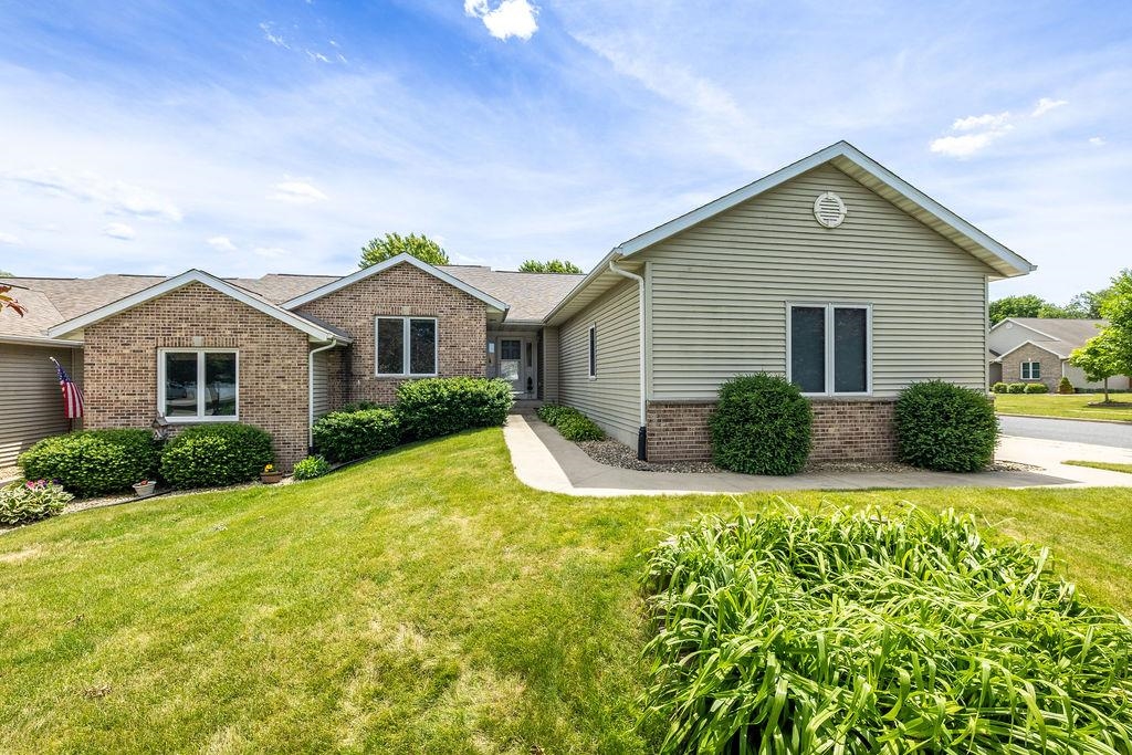 209 MORNINGSIDE DRIVE, DEERFIELD, Wisconsin 53531, 3 Bedrooms Bedrooms, 2 Rooms Rooms,3 BathroomsBathrooms,Residential,For Sale,209 MORNINGSIDE DRIVE,22601090