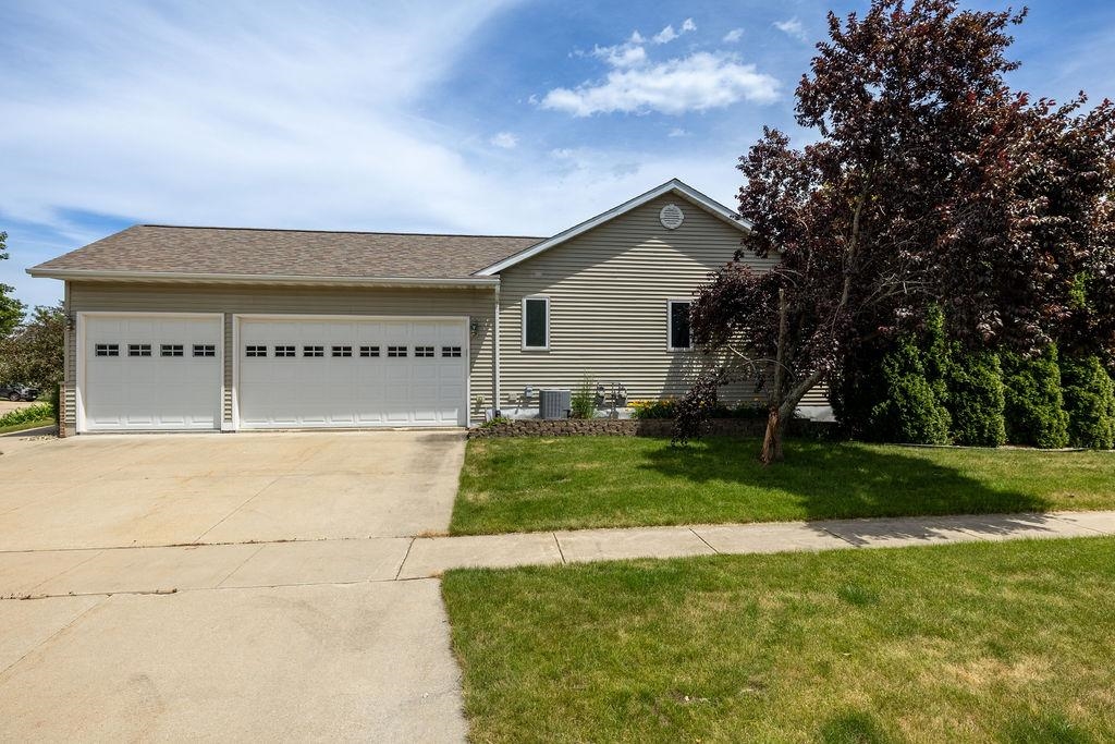209 MORNINGSIDE DRIVE, DEERFIELD, Wisconsin 53531, 3 Bedrooms Bedrooms, 2 Rooms Rooms,3 BathroomsBathrooms,Residential,For Sale,209 MORNINGSIDE DRIVE,22601090