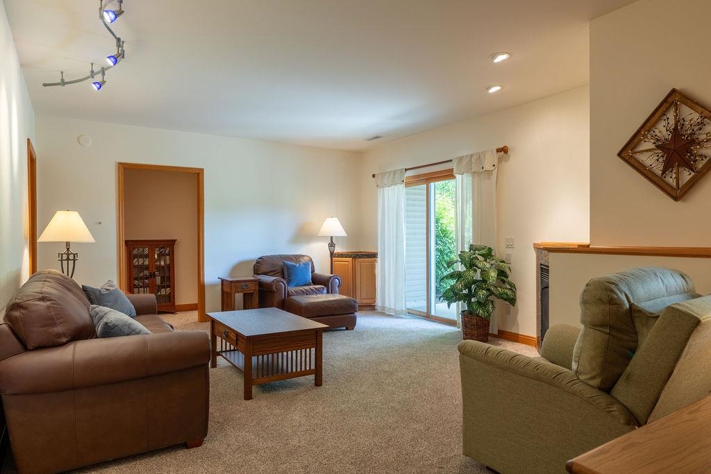 209 MORNINGSIDE DRIVE, DEERFIELD, Wisconsin 53531, 3 Bedrooms Bedrooms, 2 Rooms Rooms,3 BathroomsBathrooms,Residential,For Sale,209 MORNINGSIDE DRIVE,22601090