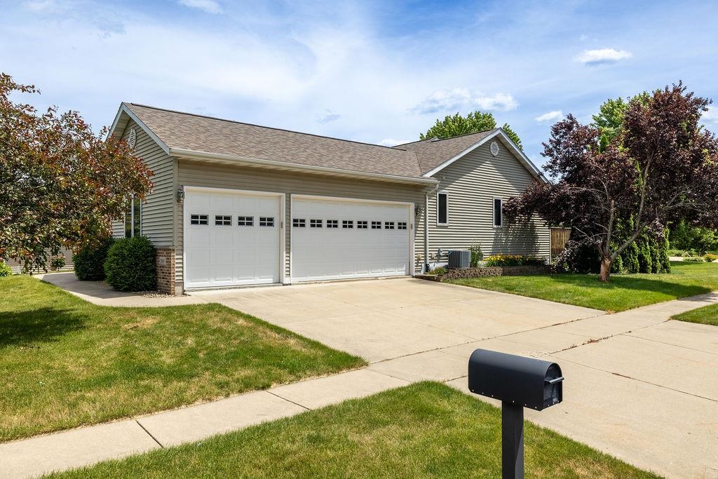 209 MORNINGSIDE DRIVE, DEERFIELD, Wisconsin 53531, 3 Bedrooms Bedrooms, 2 Rooms Rooms,3 BathroomsBathrooms,Residential,For Sale,209 MORNINGSIDE DRIVE,22601090