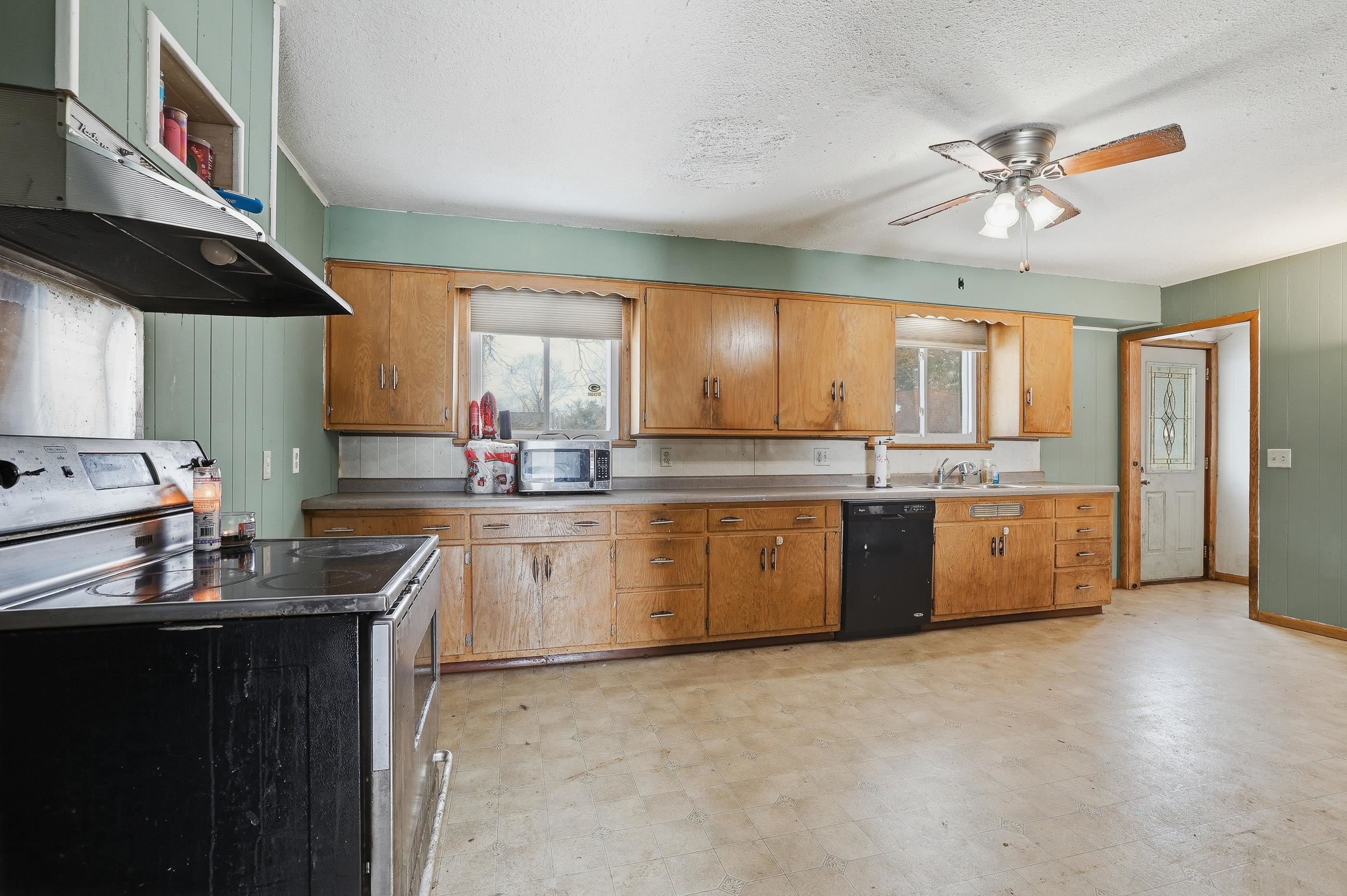 1915 SCHOOL STREET, Stevens Point, Wisconsin 54481, 3 Bedrooms Bedrooms, ,2 BathroomsBathrooms,Residential,For Sale,1915 SCHOOL STREET,22601097
