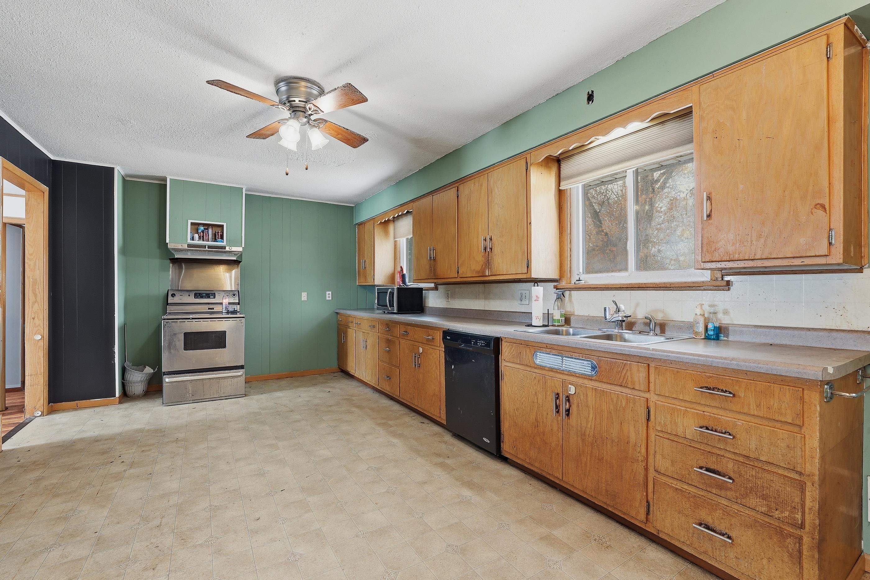 1915 SCHOOL STREET, Stevens Point, Wisconsin 54481, 3 Bedrooms Bedrooms, ,2 BathroomsBathrooms,Residential,For Sale,1915 SCHOOL STREET,22601097