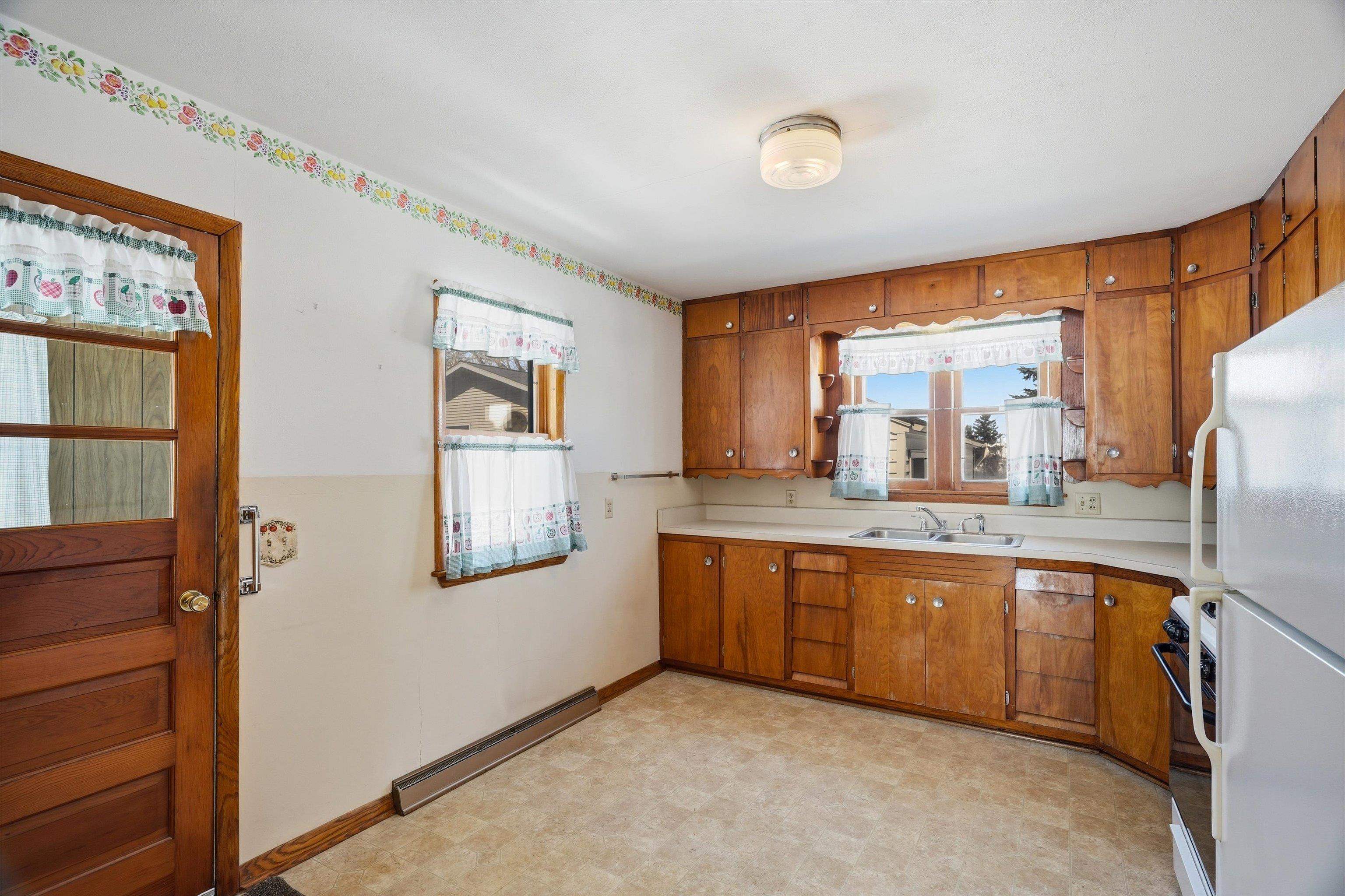 1113 E 4TH STREET, Marshfield, Wisconsin 54449, 3 Bedrooms Bedrooms, ,1 BathroomBathrooms,Residential,For Sale,1113 E 4TH STREET,22601101