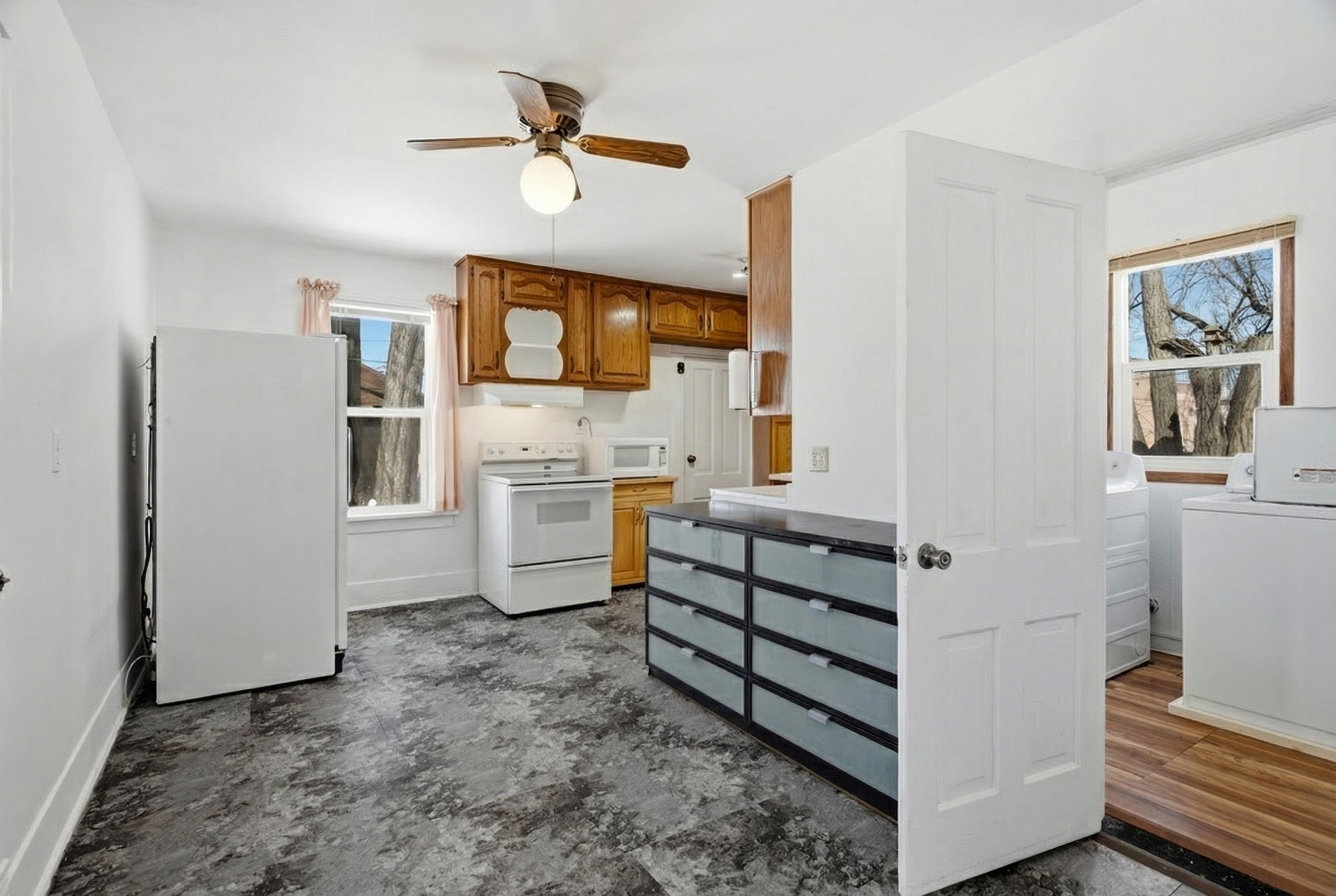 504 S MAPLE AVENUE, Marshfield, Wisconsin 54449, 4 Bedrooms Bedrooms, ,2 BathroomsBathrooms,Residential,For Sale,504 S MAPLE AVENUE,22601122