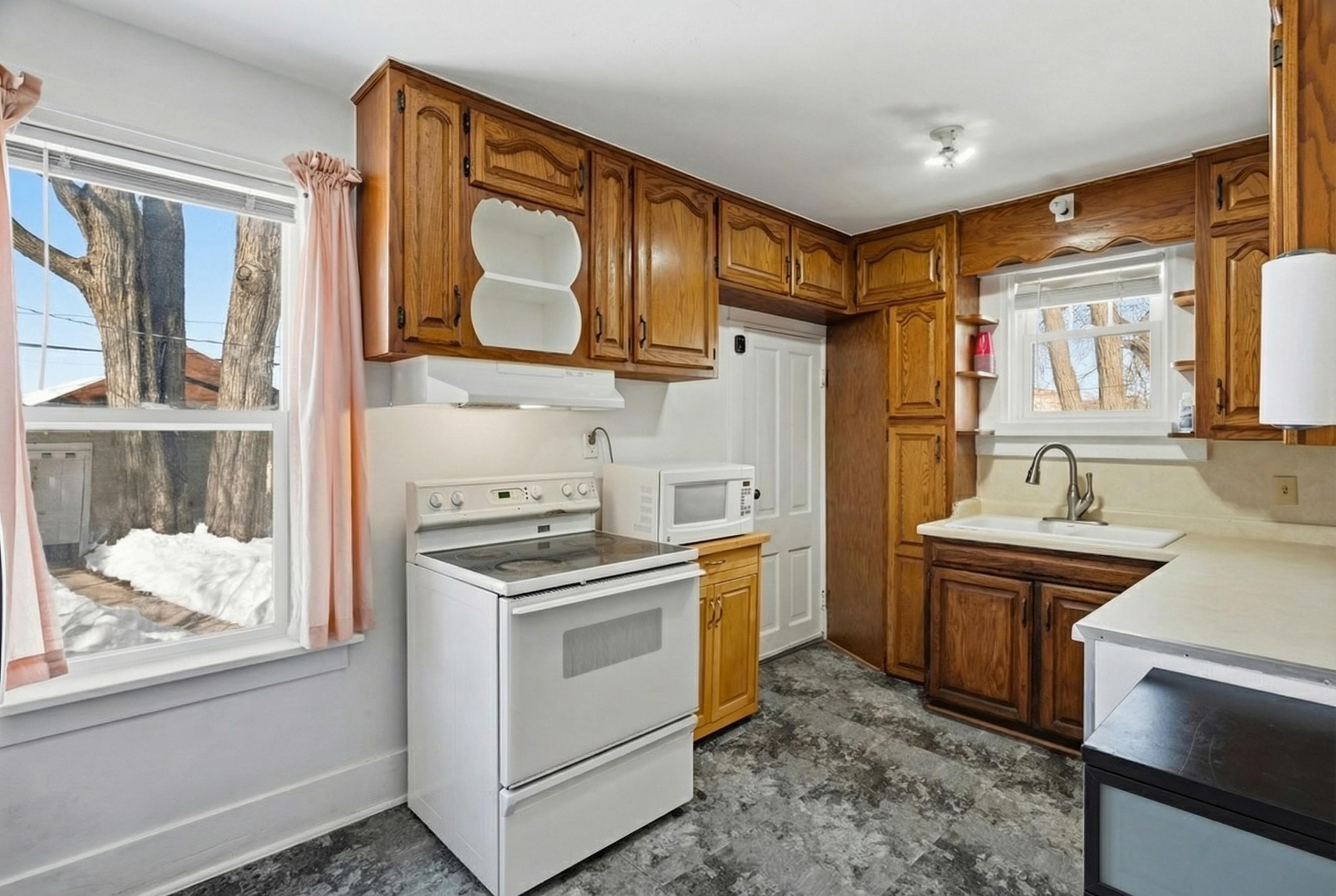 504 S MAPLE AVENUE, Marshfield, Wisconsin 54449, 4 Bedrooms Bedrooms, ,2 BathroomsBathrooms,Residential,For Sale,504 S MAPLE AVENUE,22601122