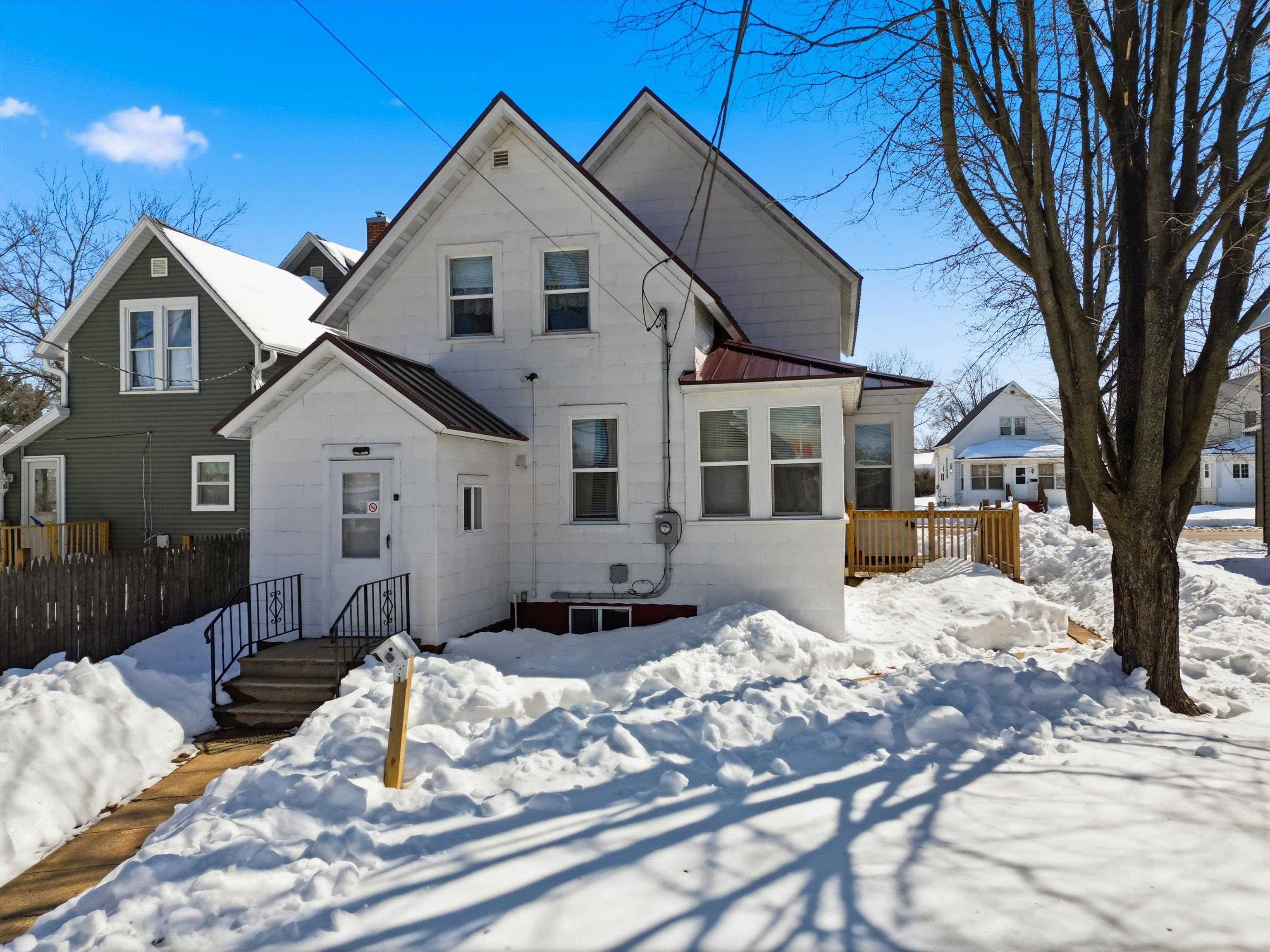 504 S MAPLE AVENUE, Marshfield, Wisconsin 54449, 4 Bedrooms Bedrooms, ,2 BathroomsBathrooms,Residential,For Sale,504 S MAPLE AVENUE,22601122