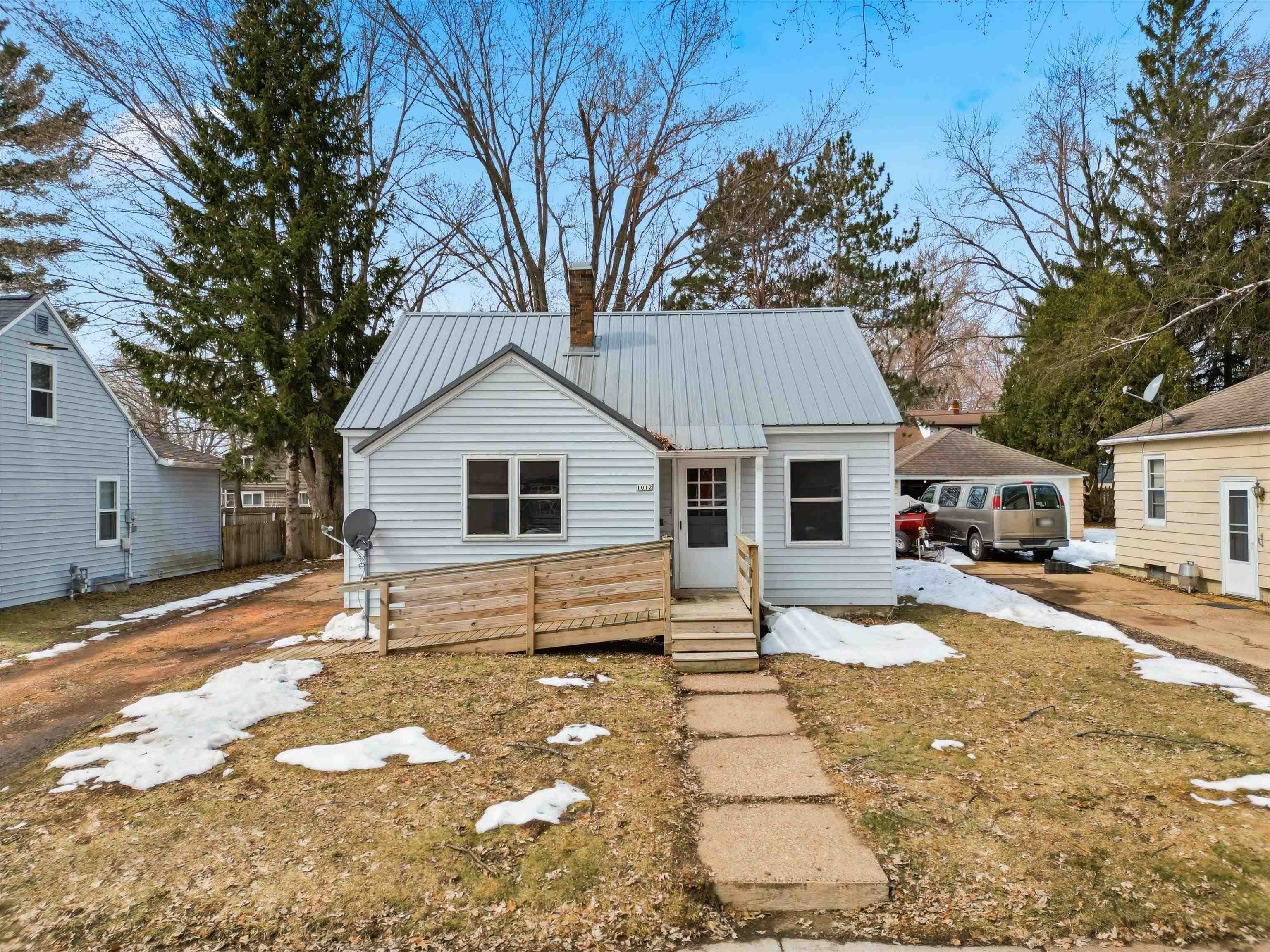 1012 S SEVERNS AVENUE, Marshfield, Wisconsin 54449, 3 Bedrooms Bedrooms, ,1 BathroomBathrooms,Residential,For Sale,1012 S SEVERNS AVENUE,22601148
