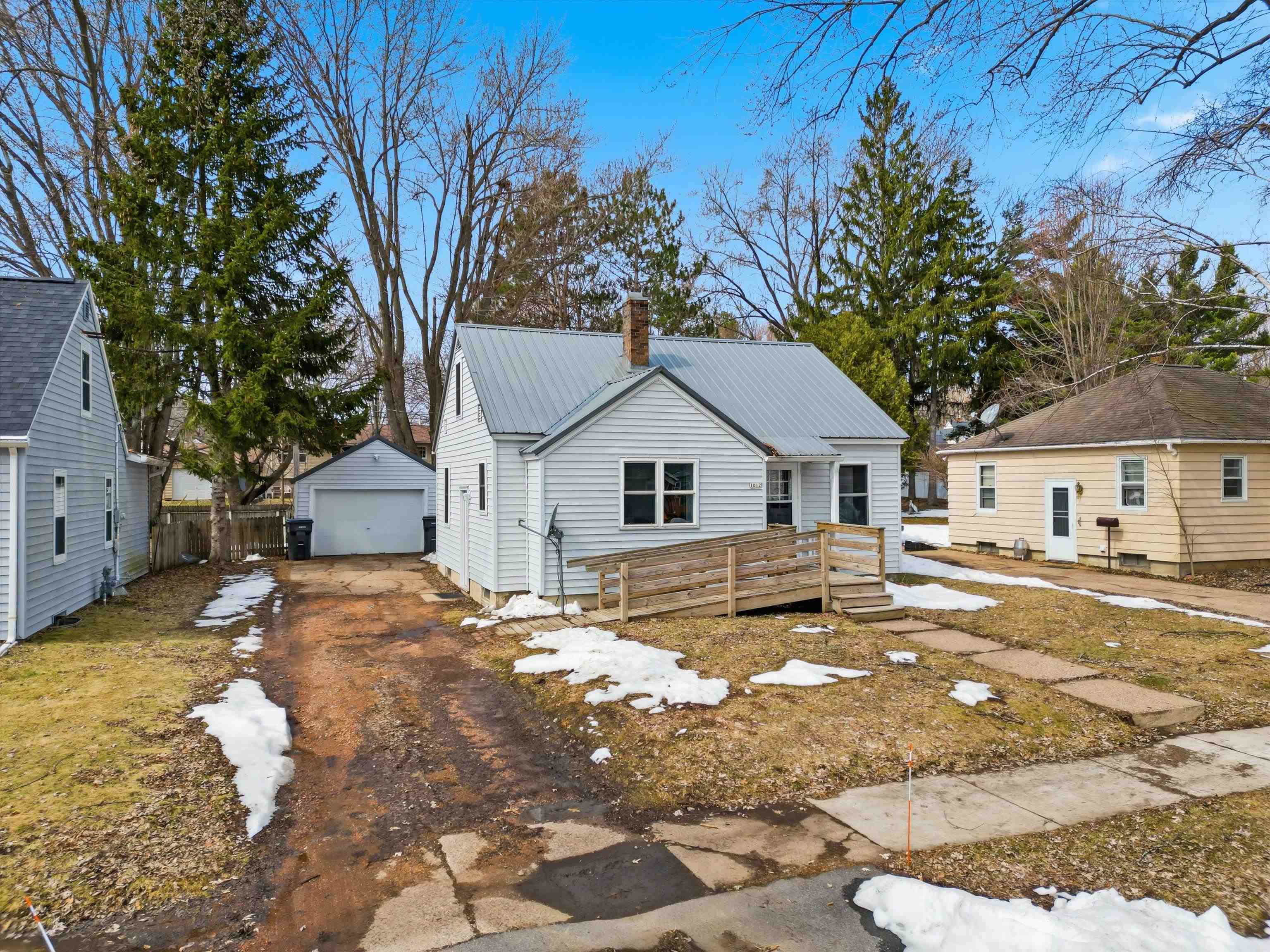 1012 S SEVERNS AVENUE, Marshfield, Wisconsin 54449, 3 Bedrooms Bedrooms, ,1 BathroomBathrooms,Residential,For Sale,1012 S SEVERNS AVENUE,22601148