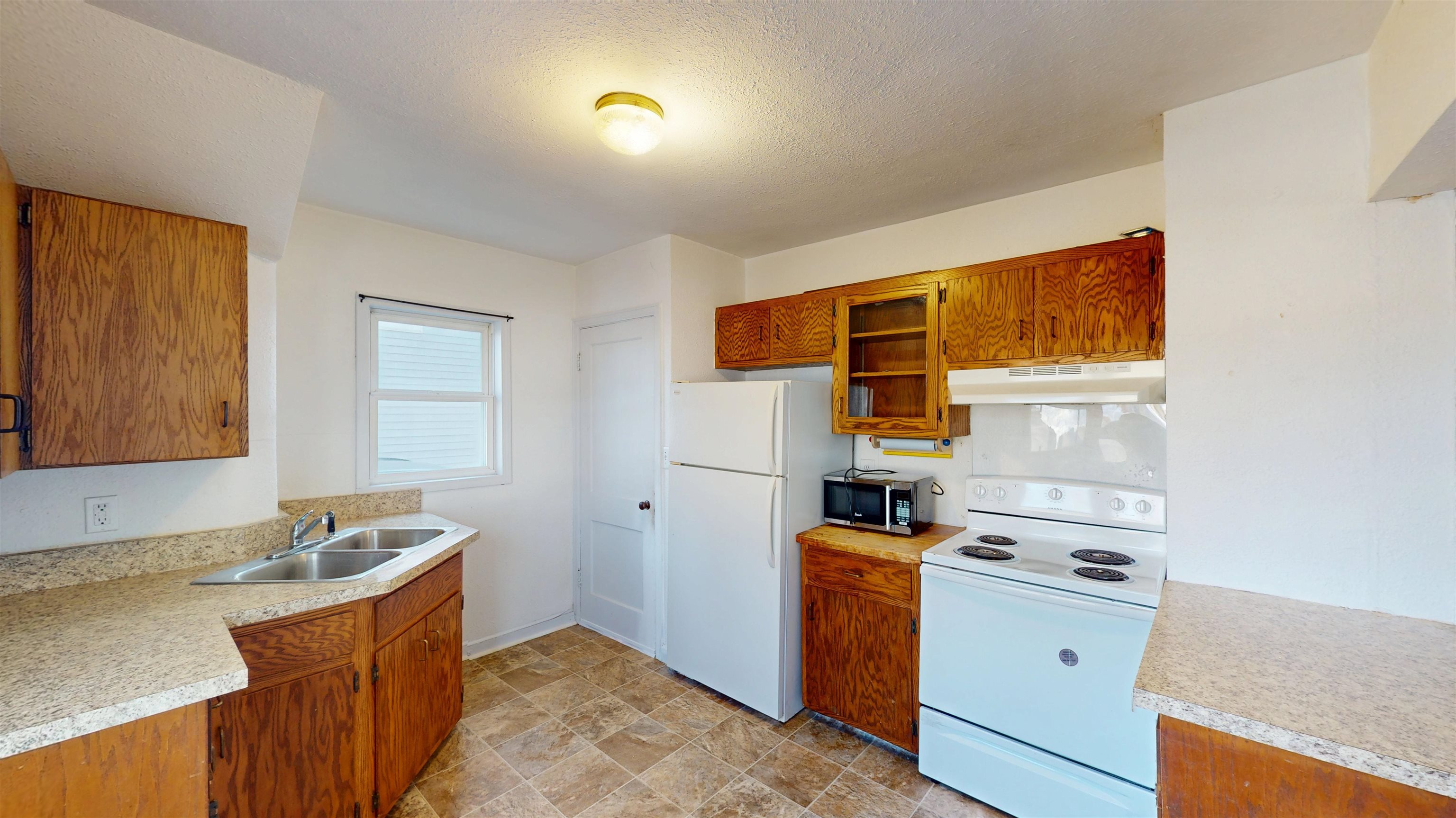 1012 S SEVERNS AVENUE, Marshfield, Wisconsin 54449, 3 Bedrooms Bedrooms, ,1 BathroomBathrooms,Residential,For Sale,1012 S SEVERNS AVENUE,22601148