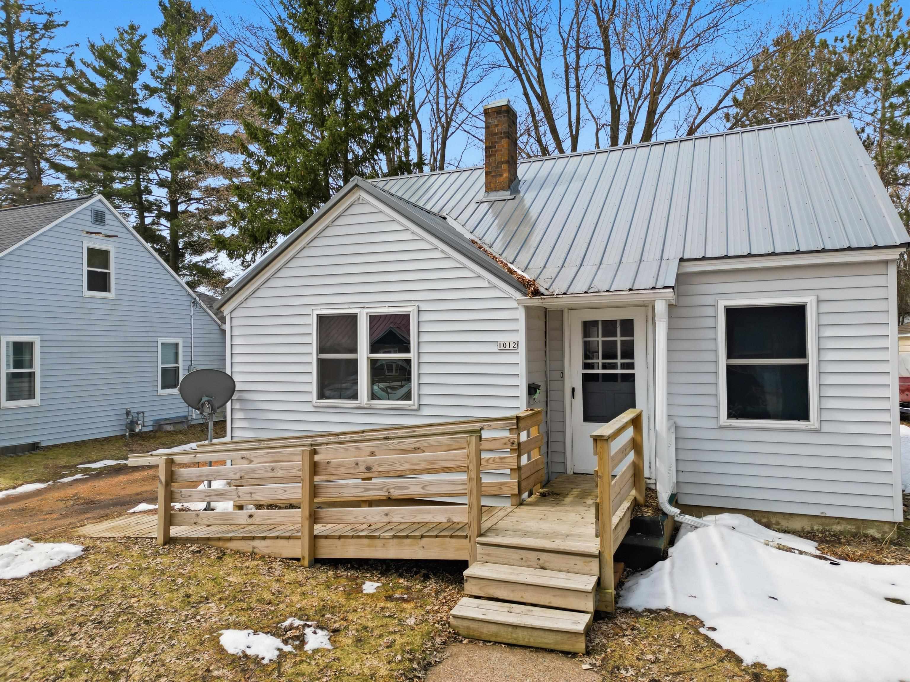 1012 S SEVERNS AVENUE, Marshfield, Wisconsin 54449, 3 Bedrooms Bedrooms, ,1 BathroomBathrooms,Residential,For Sale,1012 S SEVERNS AVENUE,22601148
