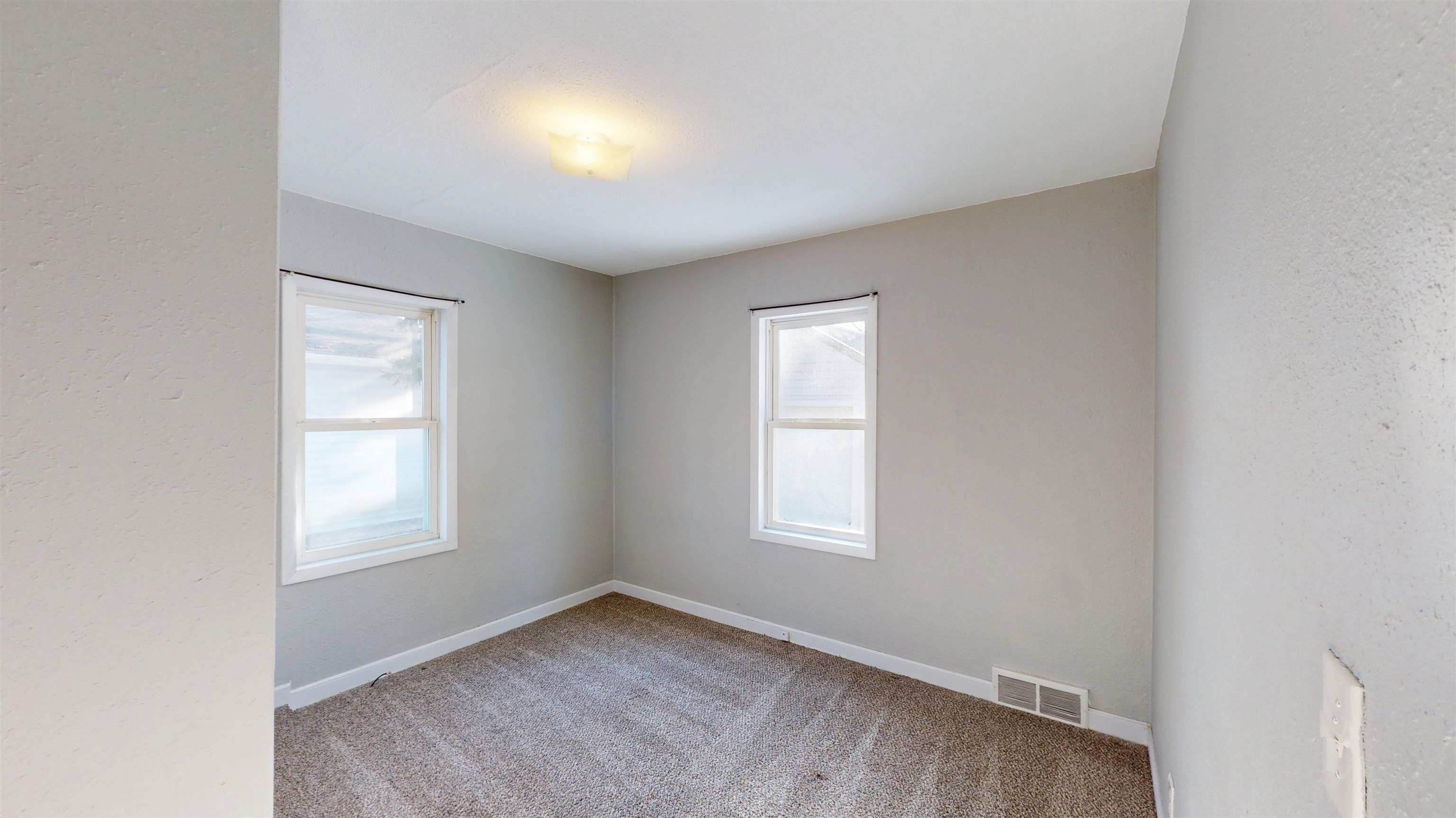 1012 S SEVERNS AVENUE, Marshfield, Wisconsin 54449, 3 Bedrooms Bedrooms, ,1 BathroomBathrooms,Residential,For Sale,1012 S SEVERNS AVENUE,22601148