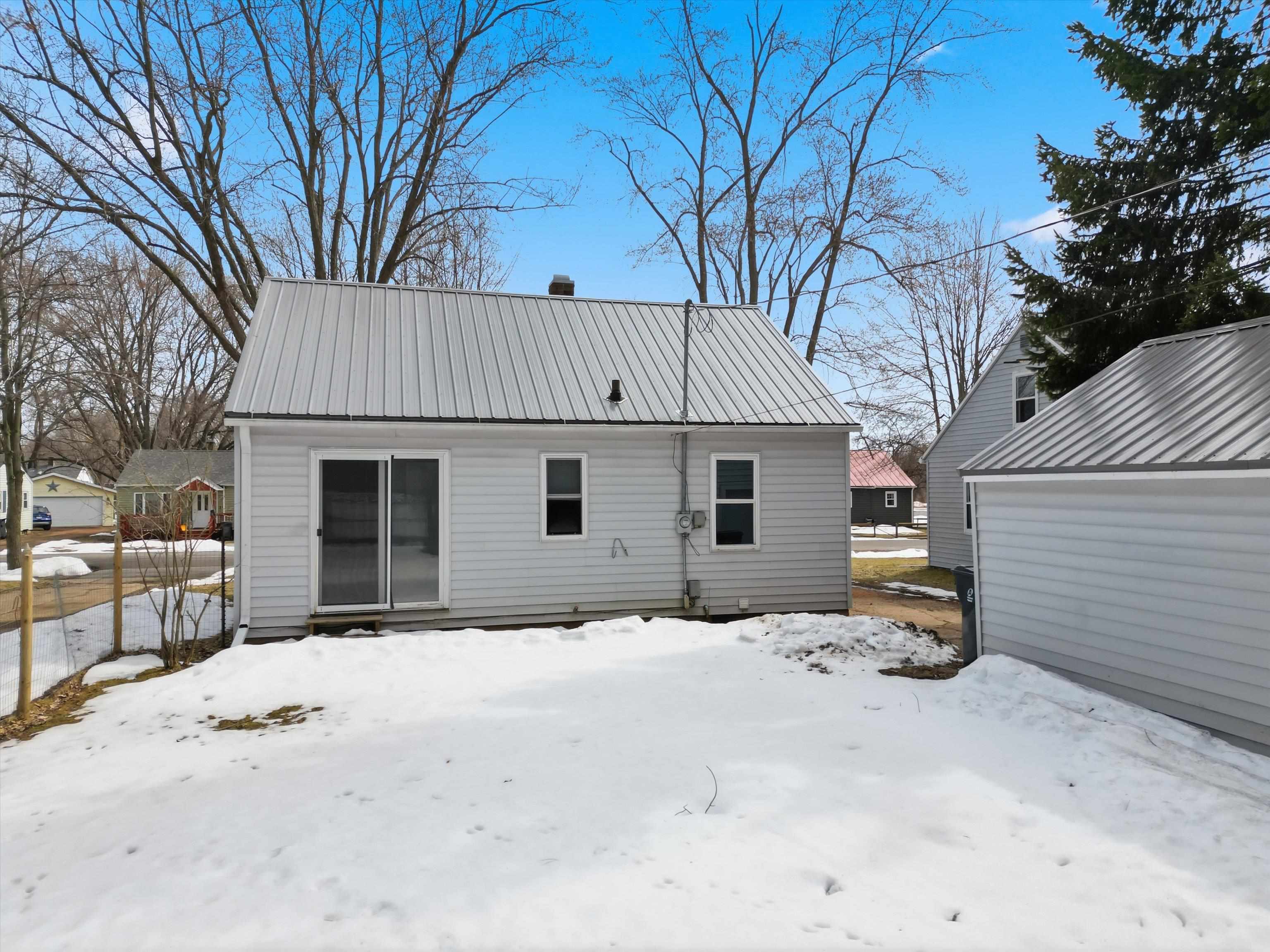 1012 S SEVERNS AVENUE, Marshfield, Wisconsin 54449, 3 Bedrooms Bedrooms, ,1 BathroomBathrooms,Residential,For Sale,1012 S SEVERNS AVENUE,22601148
