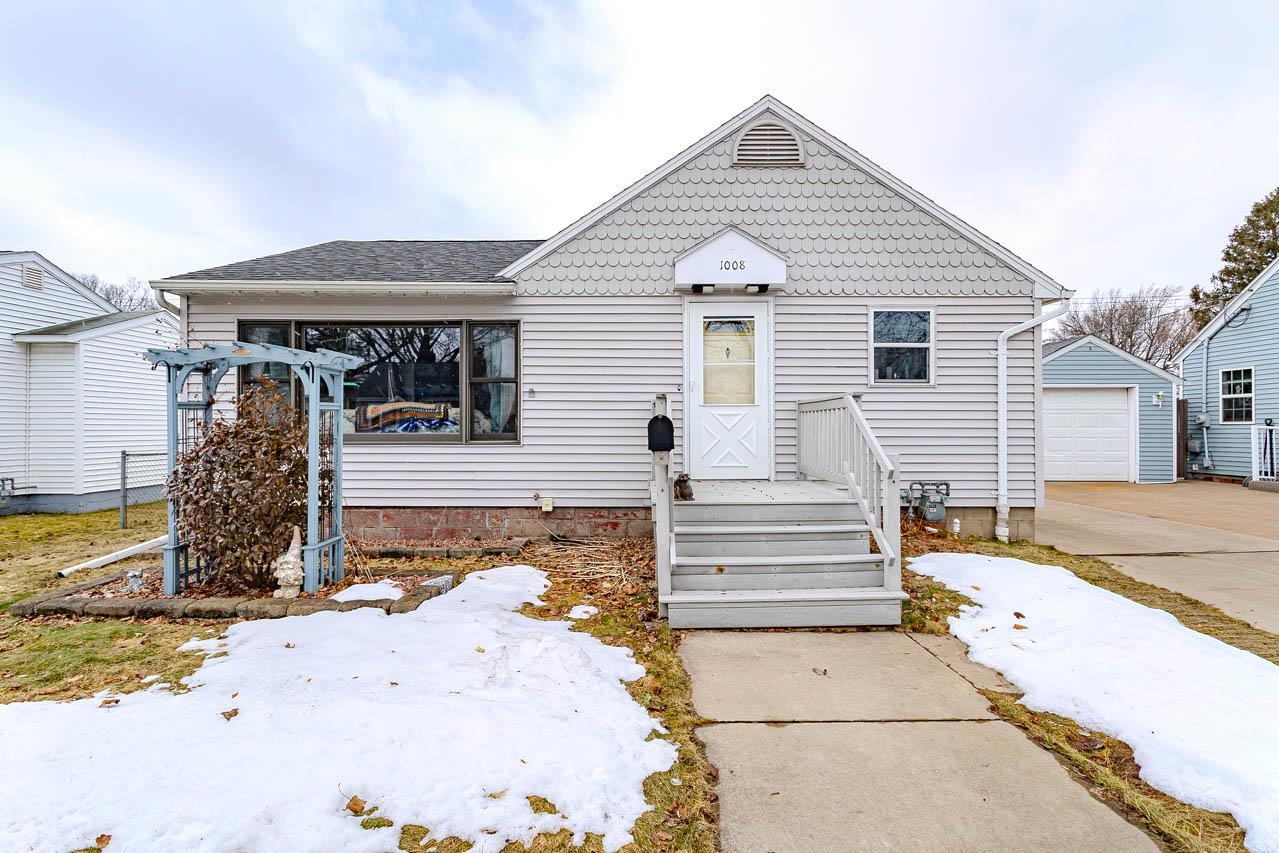 1008 N 9TH AVENUE, Wausau, Wisconsin 54401, 2 Bedrooms Bedrooms, ,1 BathroomBathrooms,Residential,For Sale,1008 N 9TH AVENUE,22601150