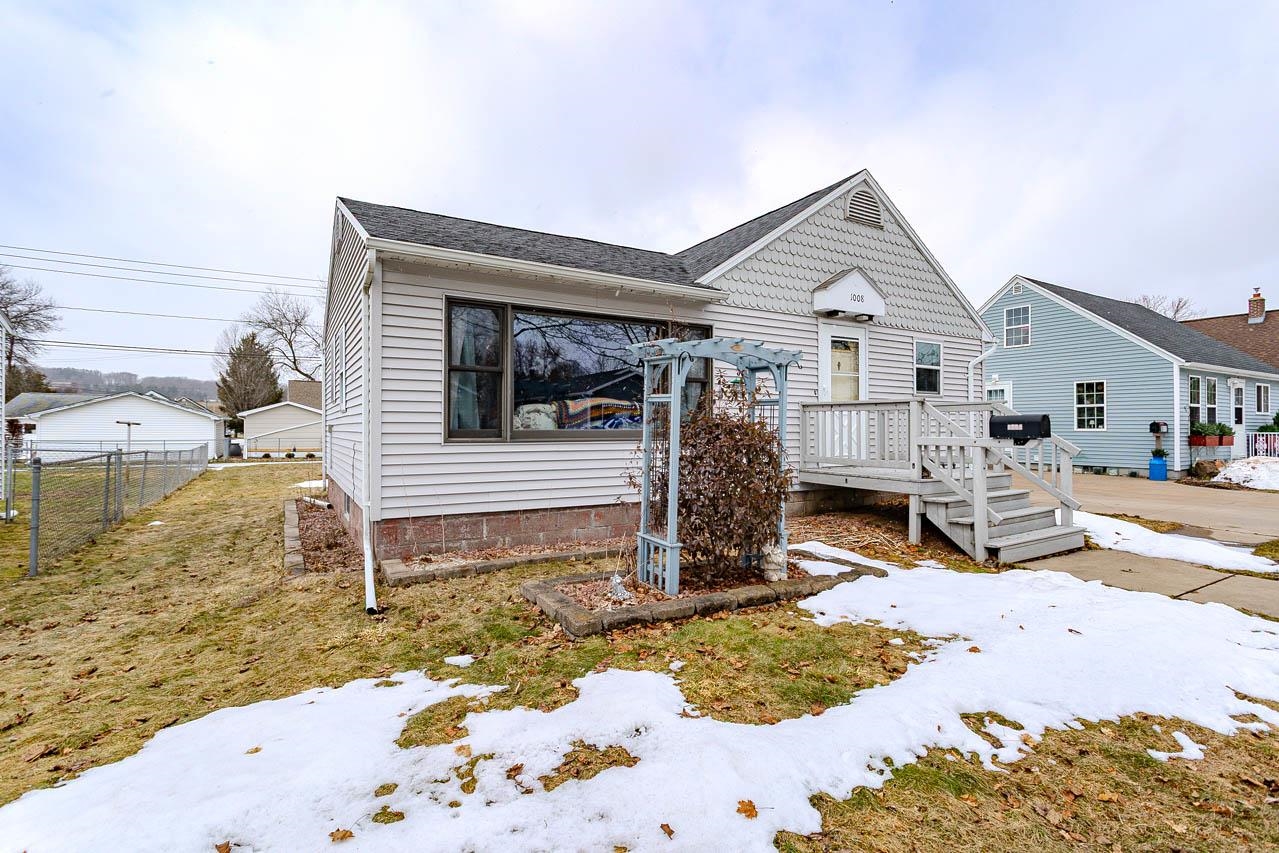 1008 N 9TH AVENUE, Wausau, Wisconsin 54401, 2 Bedrooms Bedrooms, ,1 BathroomBathrooms,Residential,For Sale,1008 N 9TH AVENUE,22601150