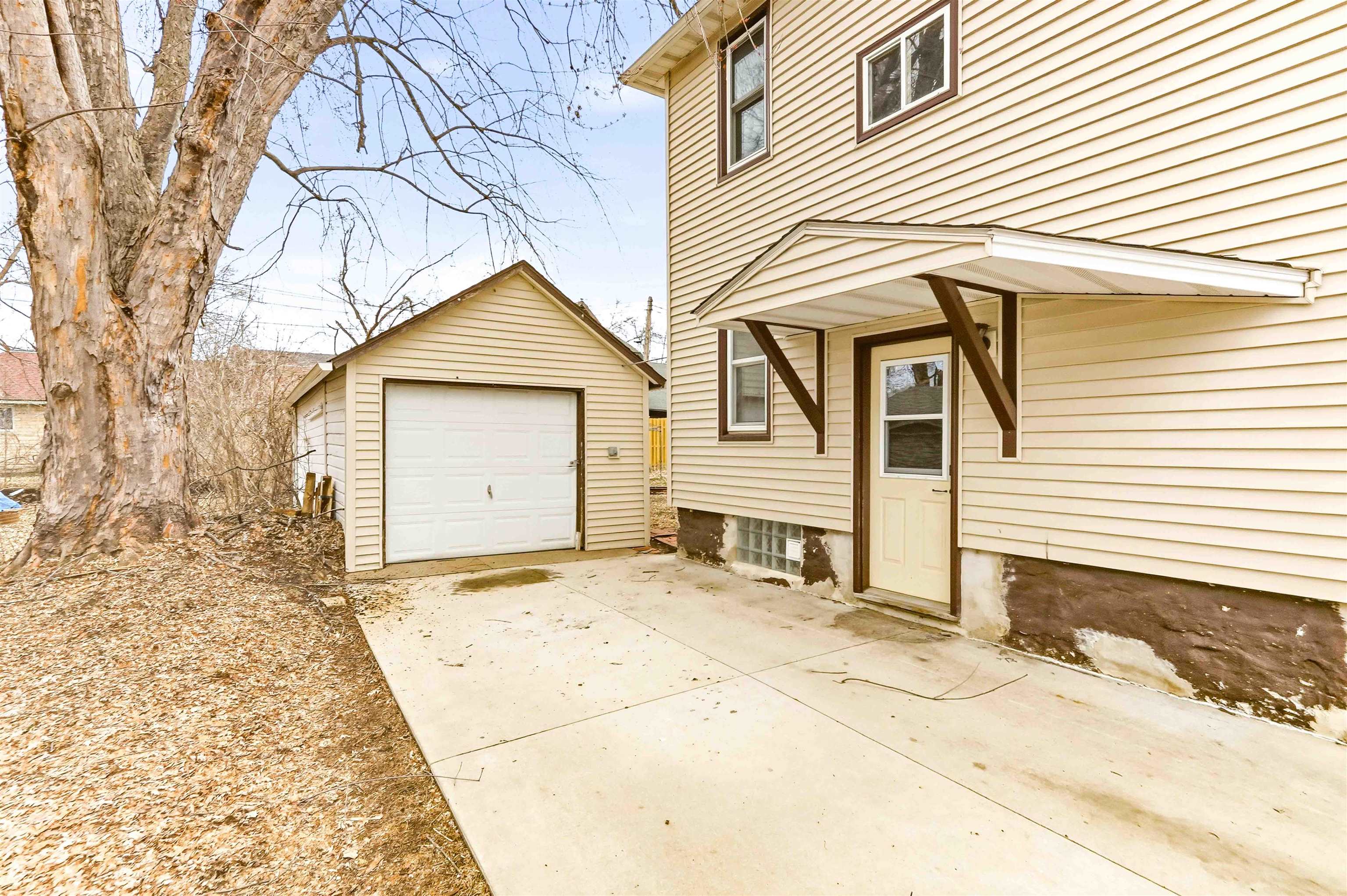 621 AVON STREET, Wisconsin Rapids, Wisconsin 54494, 3 Bedrooms Bedrooms, ,1 BathroomBathrooms,Residential,For Sale,621 AVON STREET,22601167