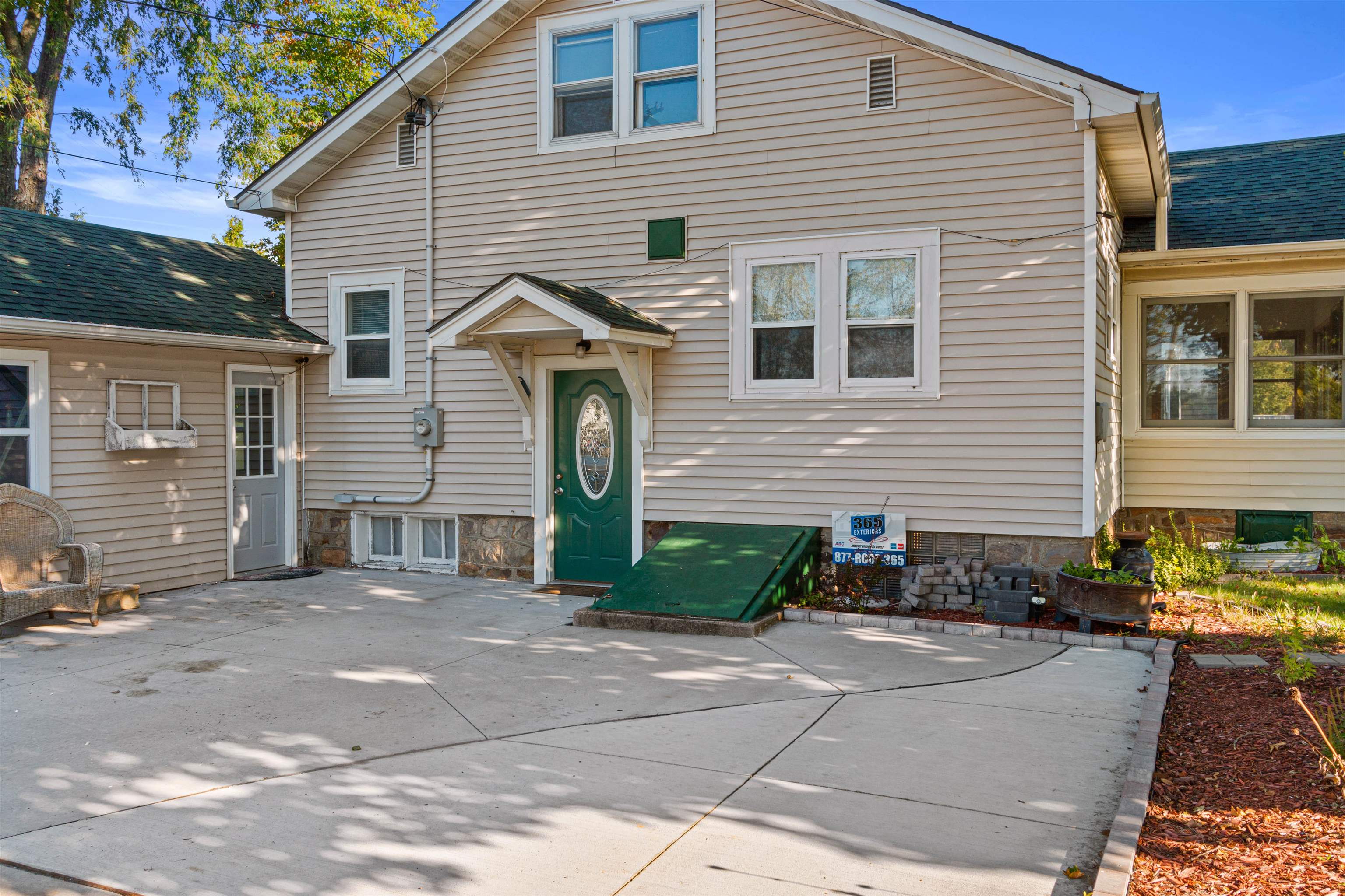 111 3RD STREET, Port Edwards, Wisconsin 54469, 3 Bedrooms Bedrooms, ,1 BathroomBathrooms,Residential,For Sale,111 3RD STREET,22601193