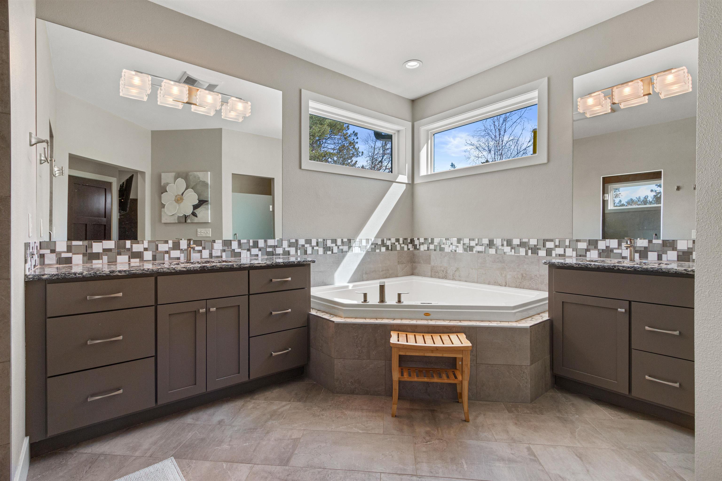 9621 MANITOU PARK DRIVE, Minocqua, Wisconsin 54548, 5 Bedrooms Bedrooms, ,4 BathroomsBathrooms,Residential,For Sale,9621 MANITOU PARK DRIVE,22601197
