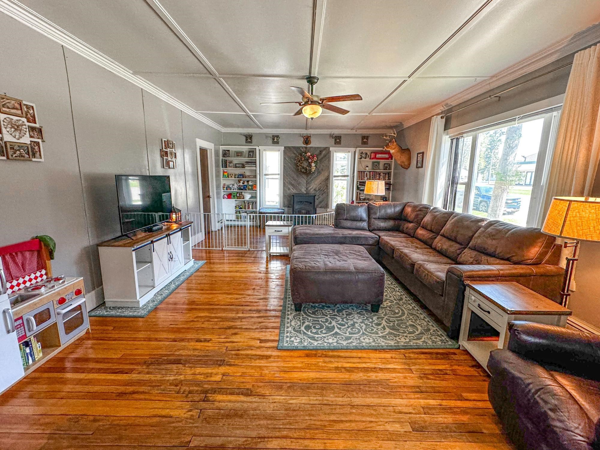421 N 2ND AVENUE, Park Falls, Wisconsin 54552, 5 Bedrooms Bedrooms, ,2 BathroomsBathrooms,Residential,For Sale,421 N 2ND AVENUE,22601223