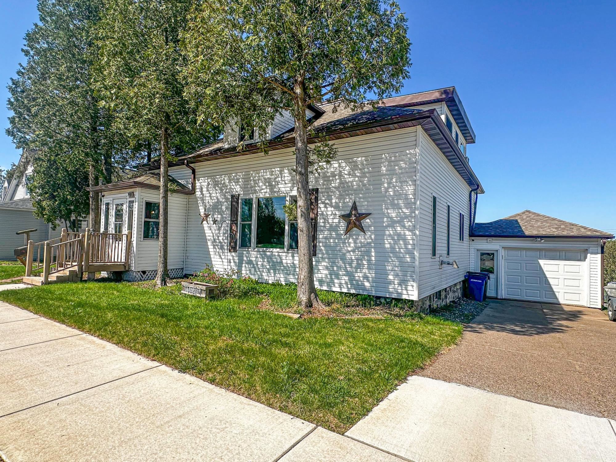421 N 2ND AVENUE, Park Falls, Wisconsin 54552, 5 Bedrooms Bedrooms, ,2 BathroomsBathrooms,Residential,For Sale,421 N 2ND AVENUE,22601223