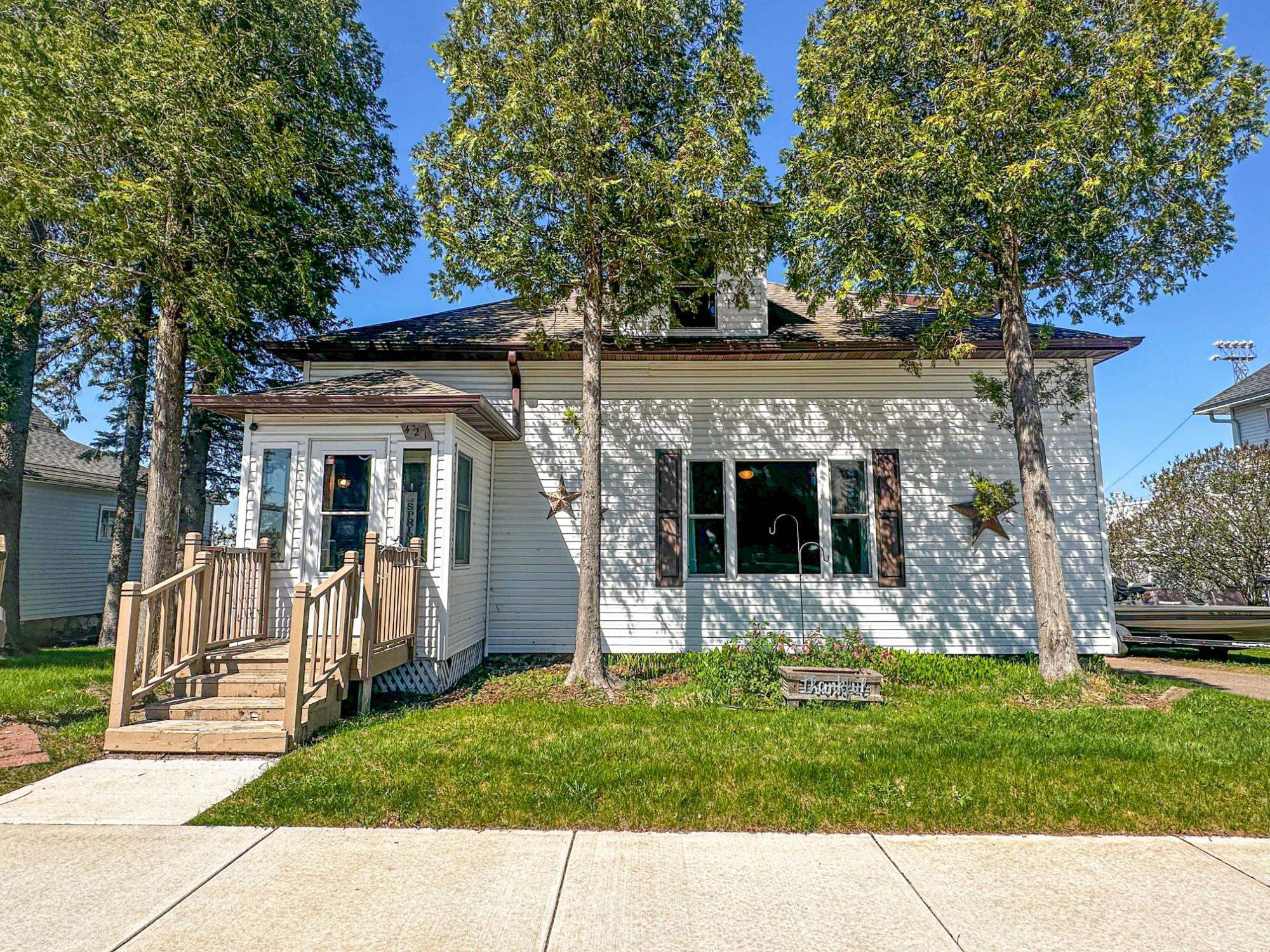 421 N 2ND AVENUE, Park Falls, Wisconsin 54552, 5 Bedrooms Bedrooms, ,2 BathroomsBathrooms,Residential,For Sale,421 N 2ND AVENUE,22601223