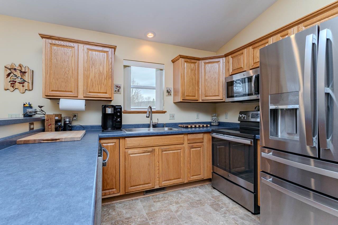 210 PEGGY LANE, Rothschild, Wisconsin 54474, 3 Bedrooms Bedrooms, ,3 BathroomsBathrooms,Residential,For Sale,210 PEGGY LANE,22601238
