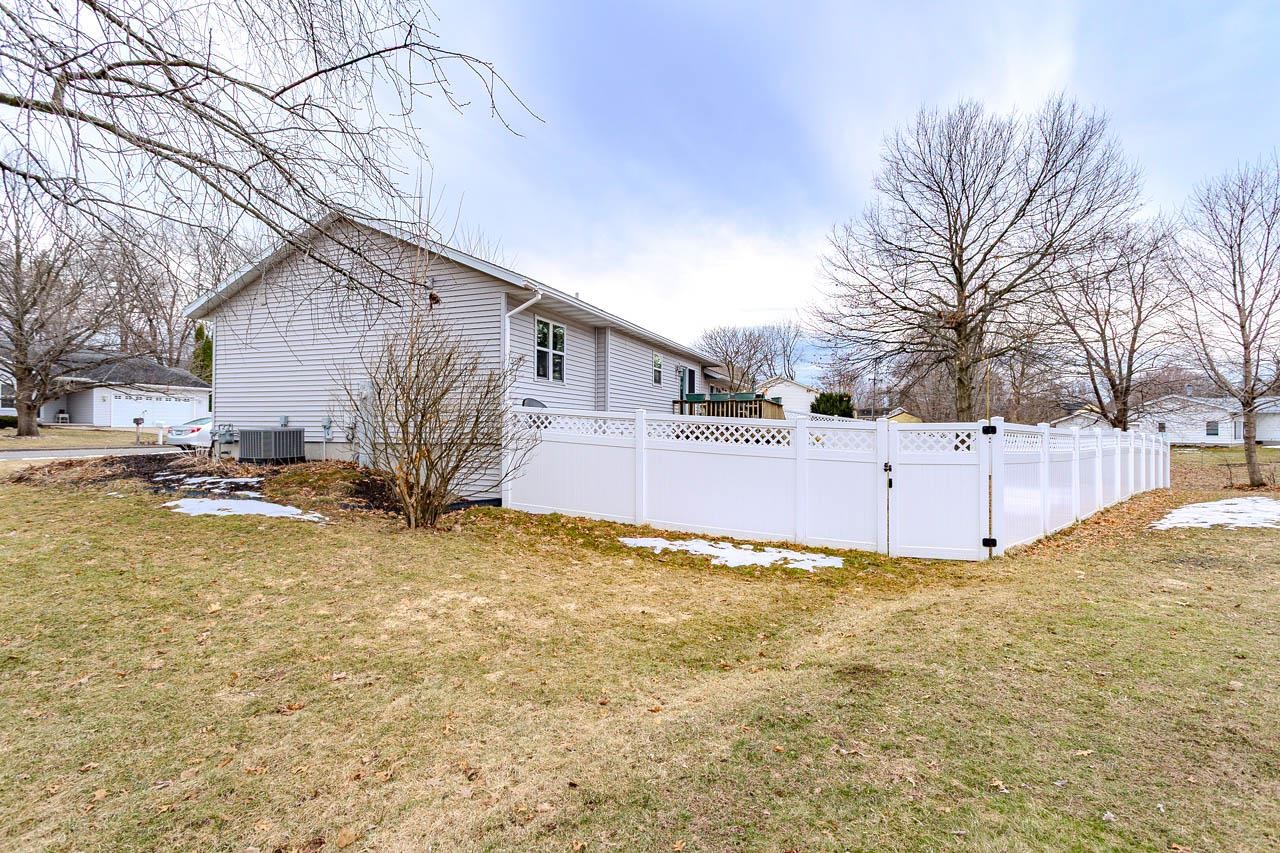 210 PEGGY LANE, Rothschild, Wisconsin 54474, 3 Bedrooms Bedrooms, ,3 BathroomsBathrooms,Residential,For Sale,210 PEGGY LANE,22601238