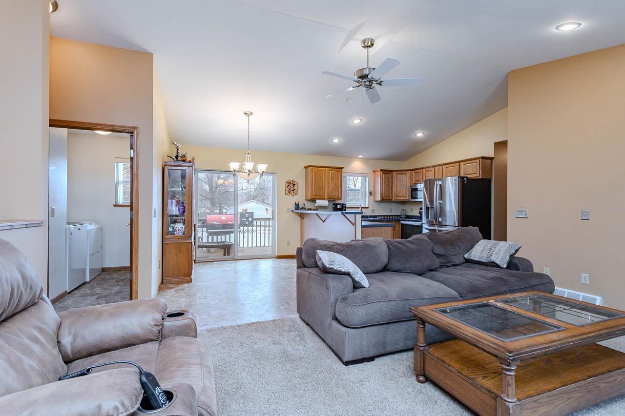 210 PEGGY LANE, Rothschild, Wisconsin 54474, 3 Bedrooms Bedrooms, ,3 BathroomsBathrooms,Residential,For Sale,210 PEGGY LANE,22601238