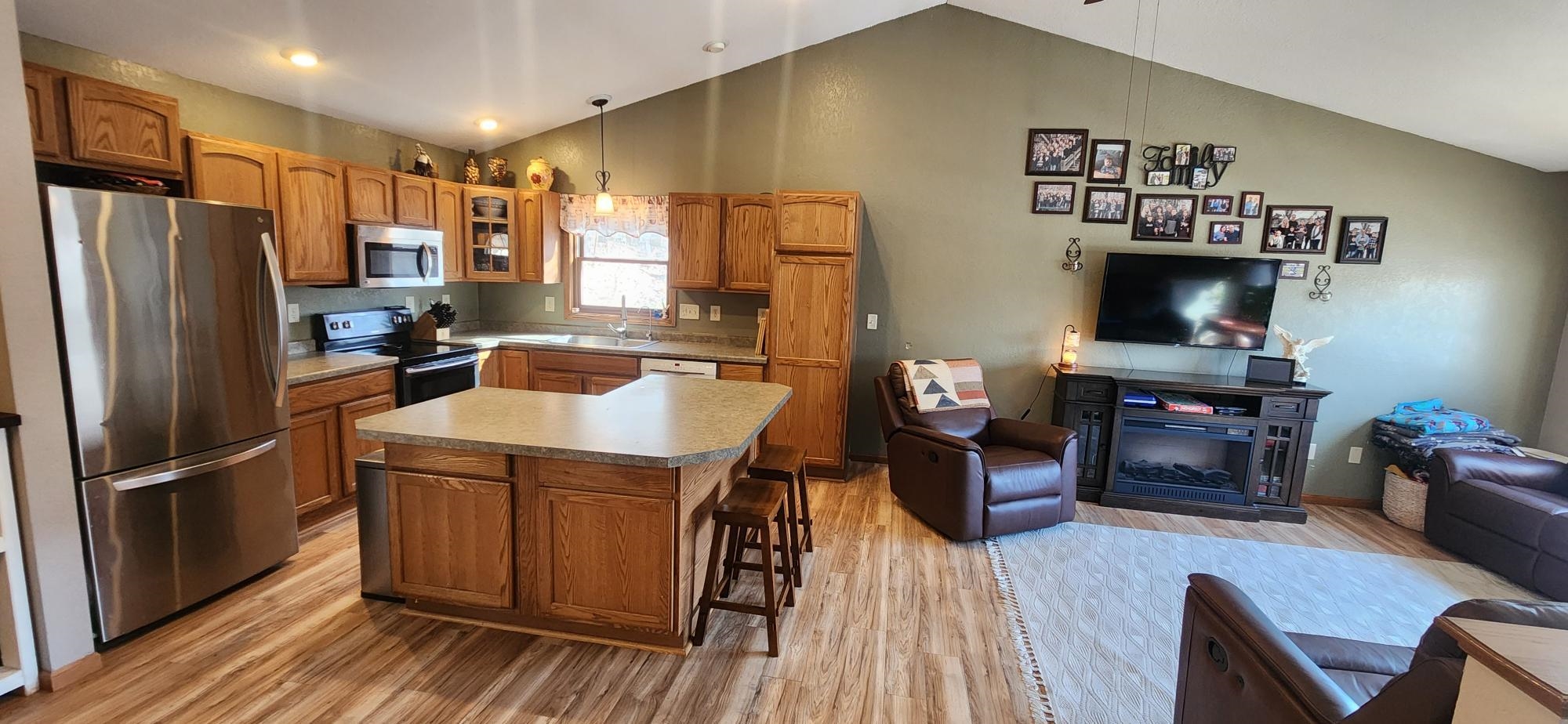 1606 MEADOWVIEW ROAD, Wausau, Wisconsin 54403, 3 Bedrooms Bedrooms, ,3 BathroomsBathrooms,Residential,For Sale,1606 MEADOWVIEW ROAD,22601239