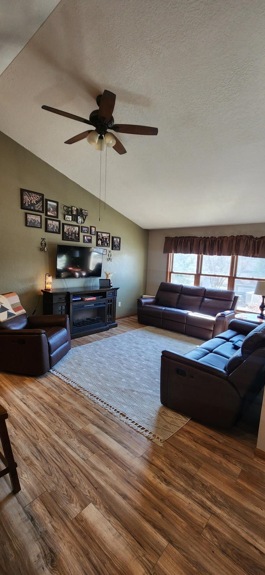 1606 MEADOWVIEW ROAD, Wausau, Wisconsin 54403, 3 Bedrooms Bedrooms, ,3 BathroomsBathrooms,Residential,For Sale,1606 MEADOWVIEW ROAD,22601239