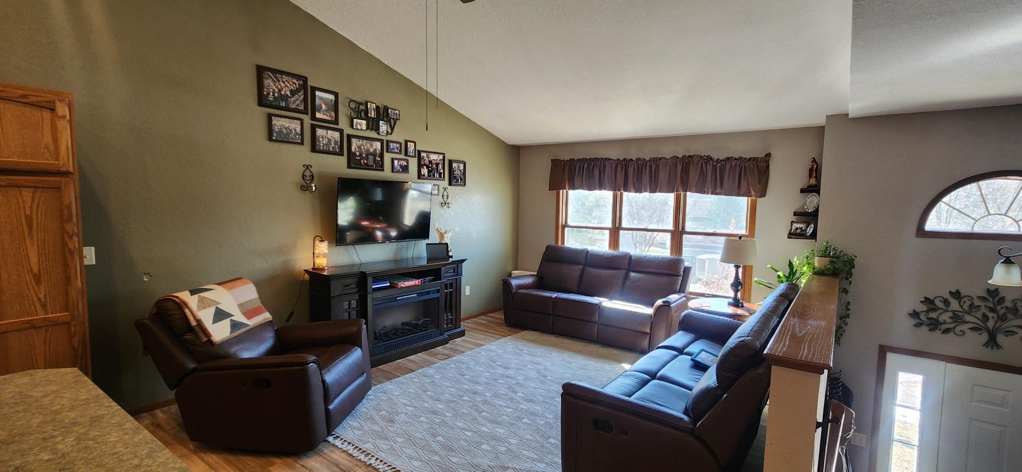 1606 MEADOWVIEW ROAD, Wausau, Wisconsin 54403, 3 Bedrooms Bedrooms, ,3 BathroomsBathrooms,Residential,For Sale,1606 MEADOWVIEW ROAD,22601239