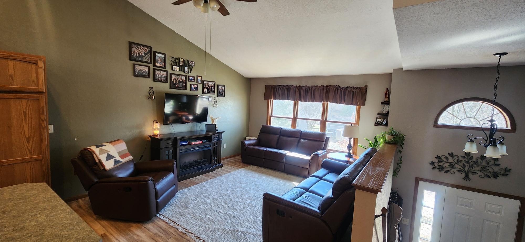 1606 MEADOWVIEW ROAD, Wausau, Wisconsin 54403, 3 Bedrooms Bedrooms, ,3 BathroomsBathrooms,Residential,For Sale,1606 MEADOWVIEW ROAD,22601239