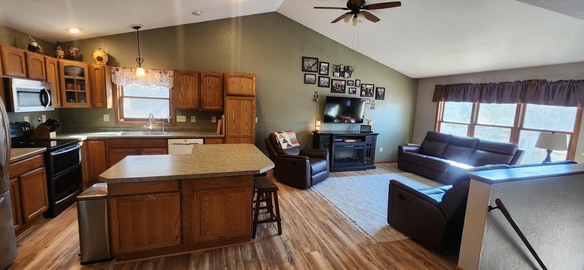 1606 MEADOWVIEW ROAD, Wausau, Wisconsin 54403, 3 Bedrooms Bedrooms, ,3 BathroomsBathrooms,Residential,For Sale,1606 MEADOWVIEW ROAD,22601239