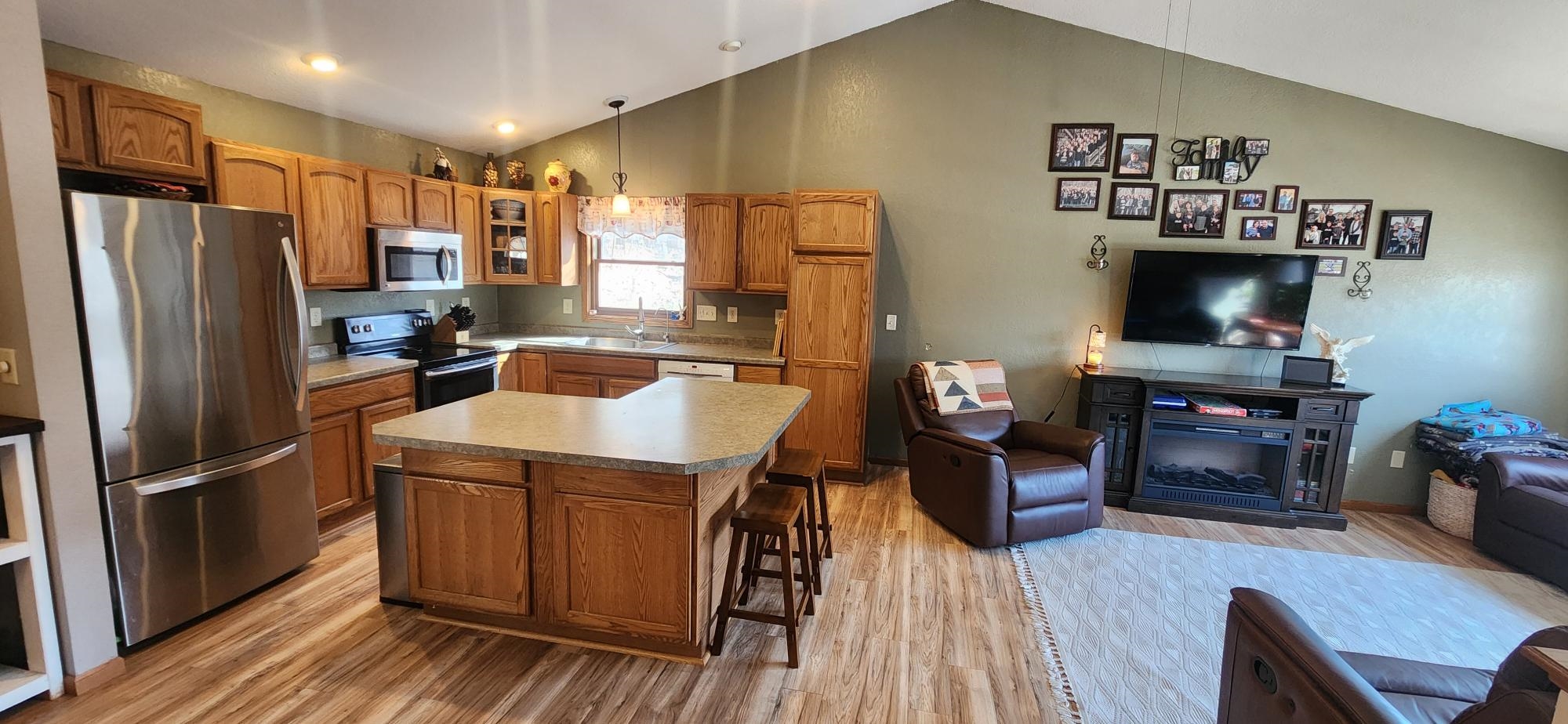 1606 MEADOWVIEW ROAD, Wausau, Wisconsin 54403, 3 Bedrooms Bedrooms, ,3 BathroomsBathrooms,Residential,For Sale,1606 MEADOWVIEW ROAD,22601239